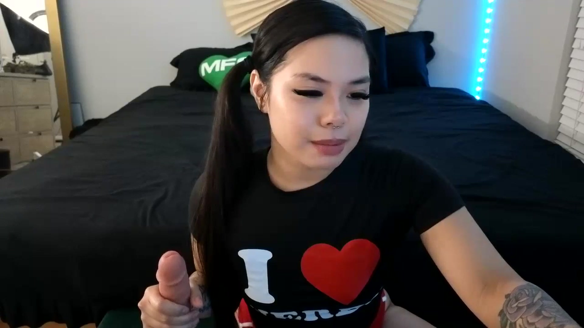 Gallery image thumbnail from dolllface's myfreecams stream on, 09/23/2023, 08:01 image 4 of 20