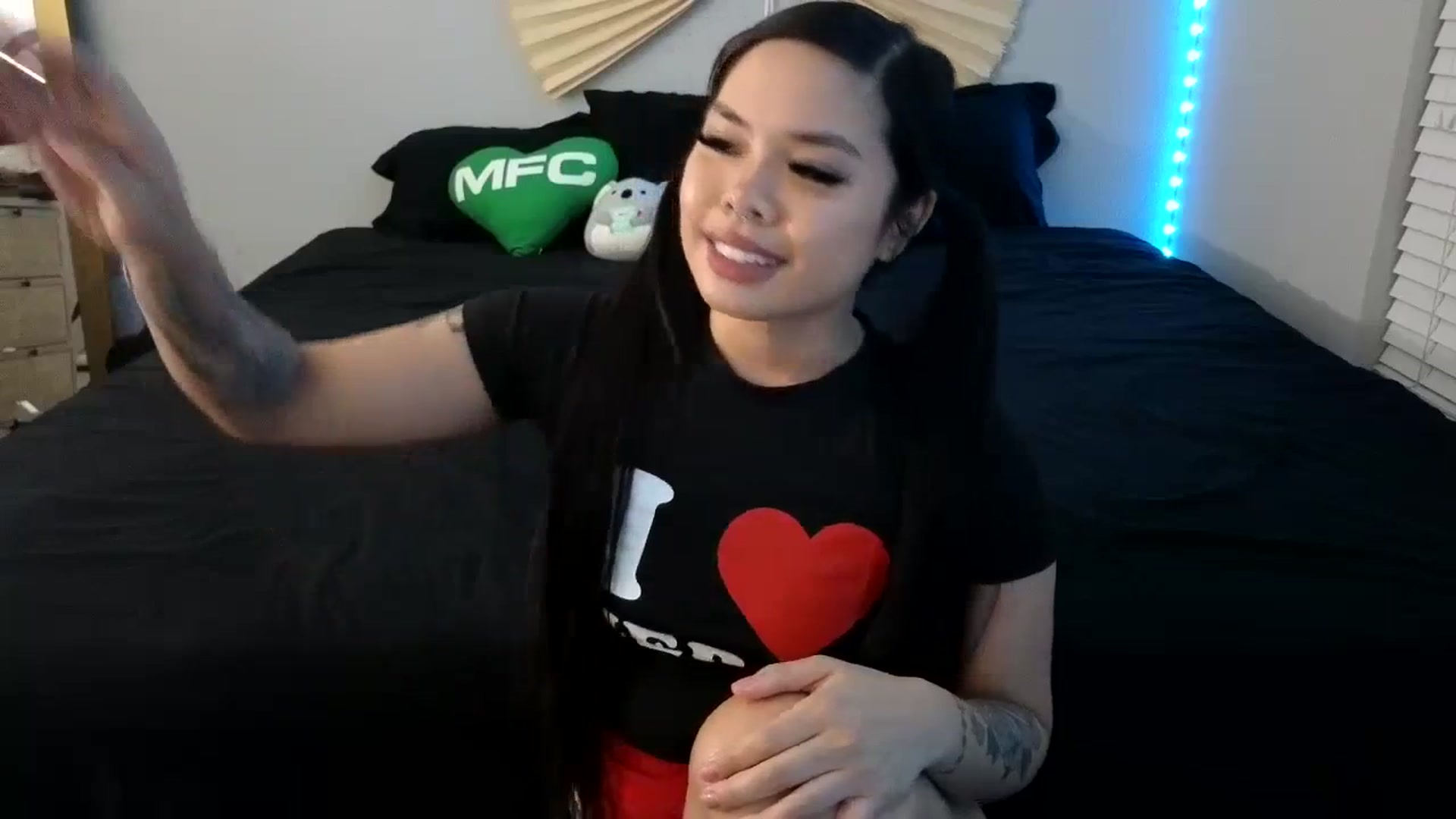 Gallery image thumbnail from dolllface's myfreecams stream on, 09/23/2023, 08:01 image 10 of 20