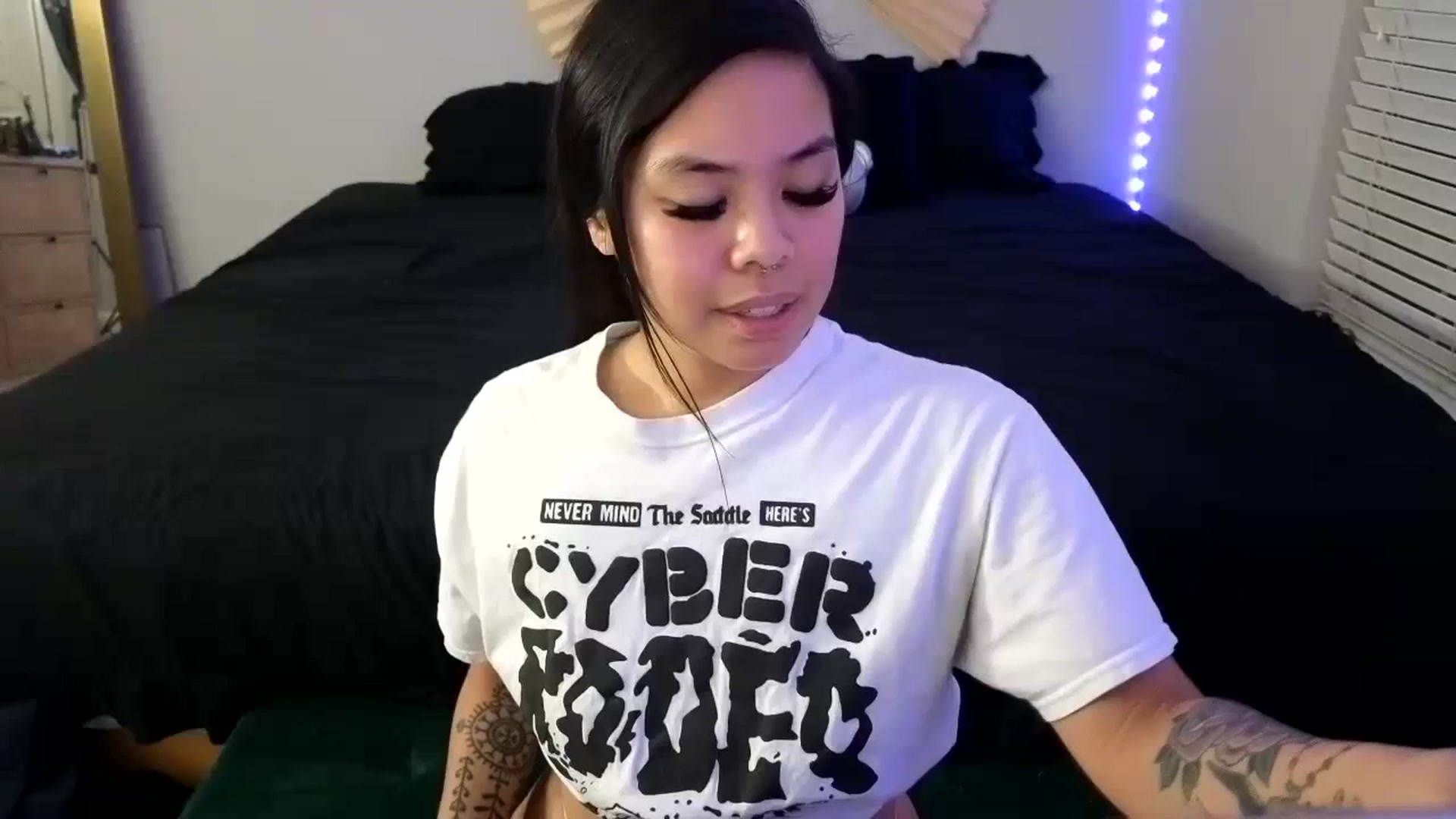 Gallery image thumbnail from dolllface's myfreecams stream on, 09/30/2023, 06:41 image 4 of 20