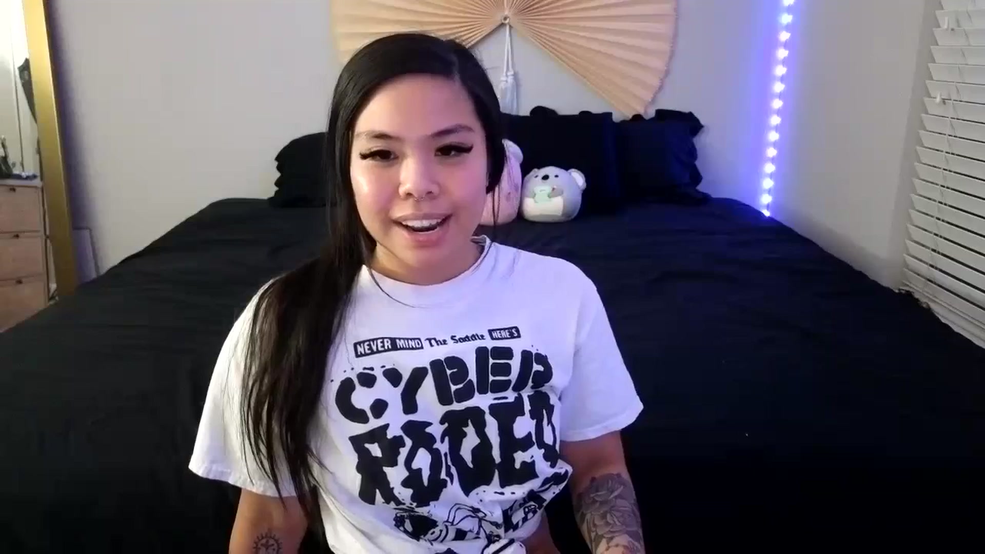 Gallery image thumbnail from dolllface's myfreecams stream on, 09/30/2023, 07:45 image 20 of 20