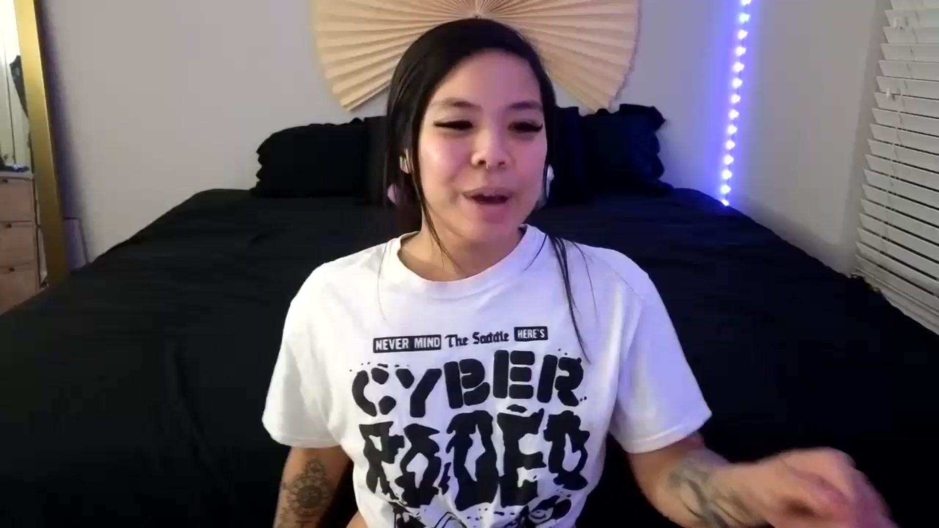 Gallery image thumbnail from dolllface's myfreecams stream on, 09/30/2023, 08:50 image 4 of 20