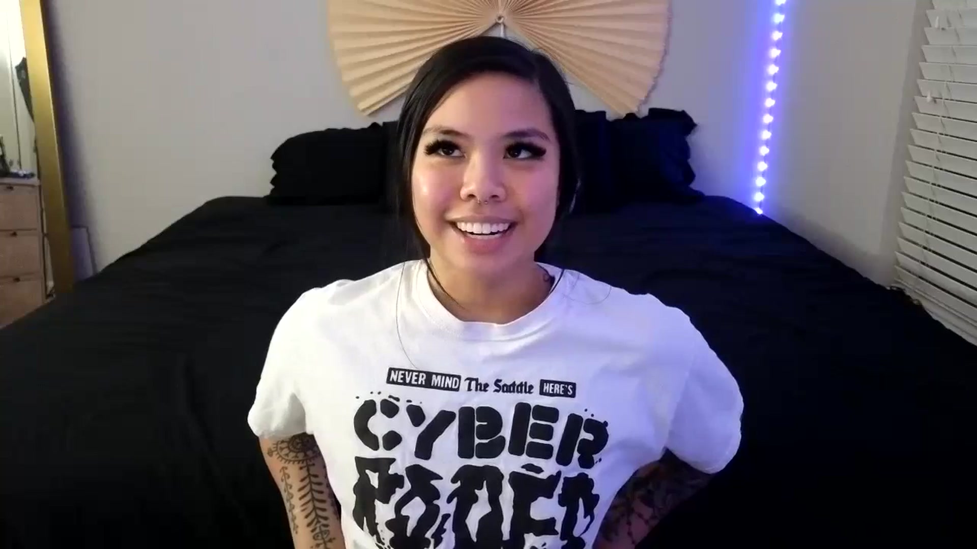 Gallery image thumbnail from dolllface's myfreecams stream on, 09/30/2023, 08:50 image 2 of 20