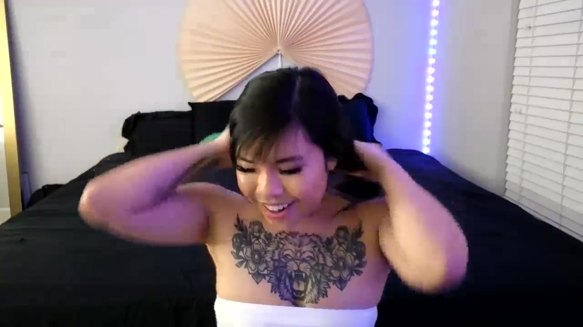 Gallery image thumbnail from dolllface's myfreecams stream on, 10/19/2023, 08:06 image 8 of 20