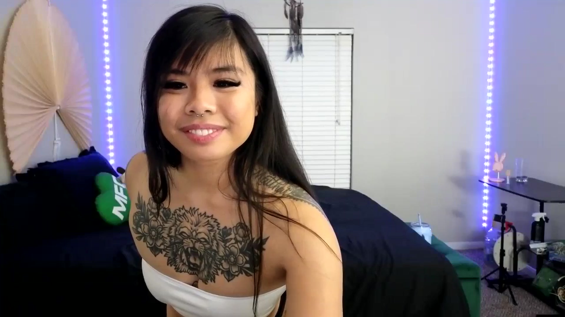 Gallery image thumbnail from dolllface's myfreecams stream on, 10/19/2023, 09:49 image 15 of 20