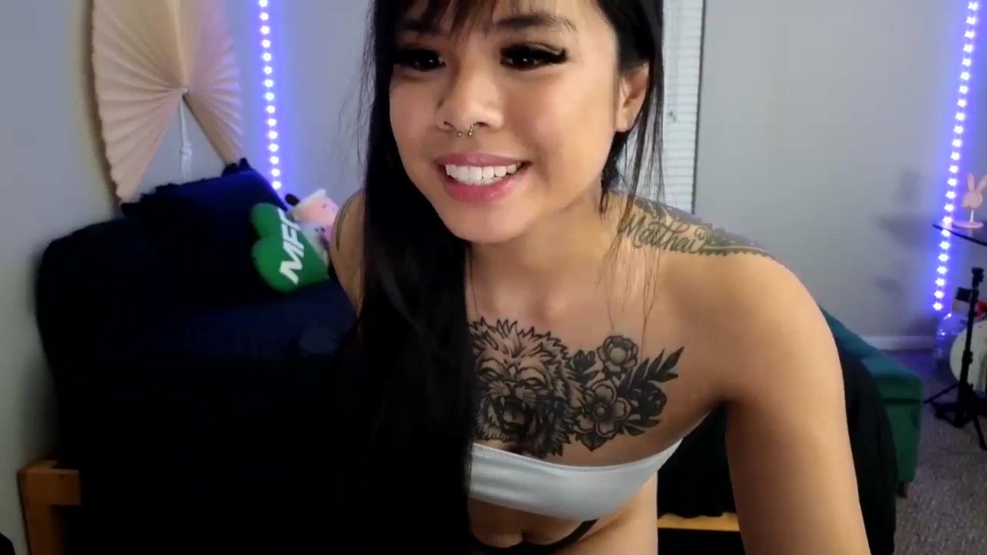 Gallery image thumbnail from dolllface's myfreecams stream on, 10/19/2023, 11:06 image 8 of 20