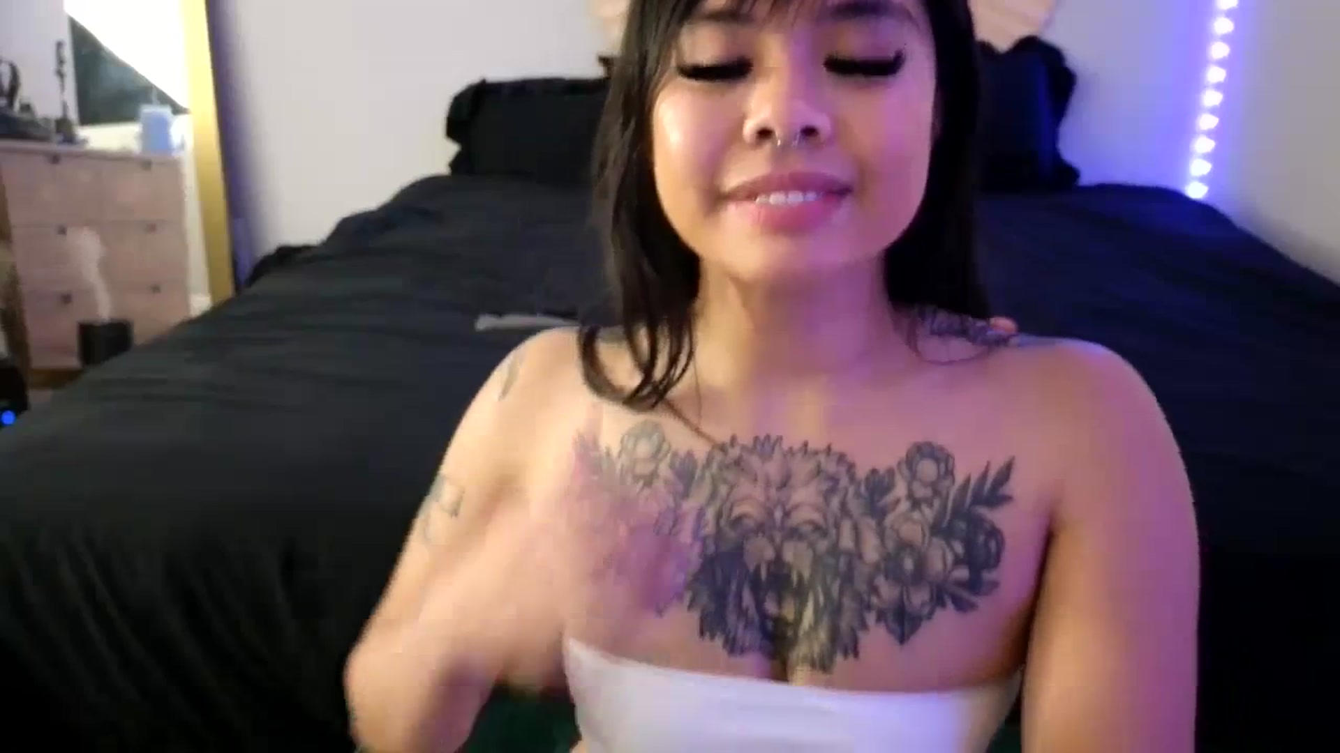 Gallery image thumbnail from dolllface's myfreecams stream on, 10/19/2023, 11:06 image 14 of 20