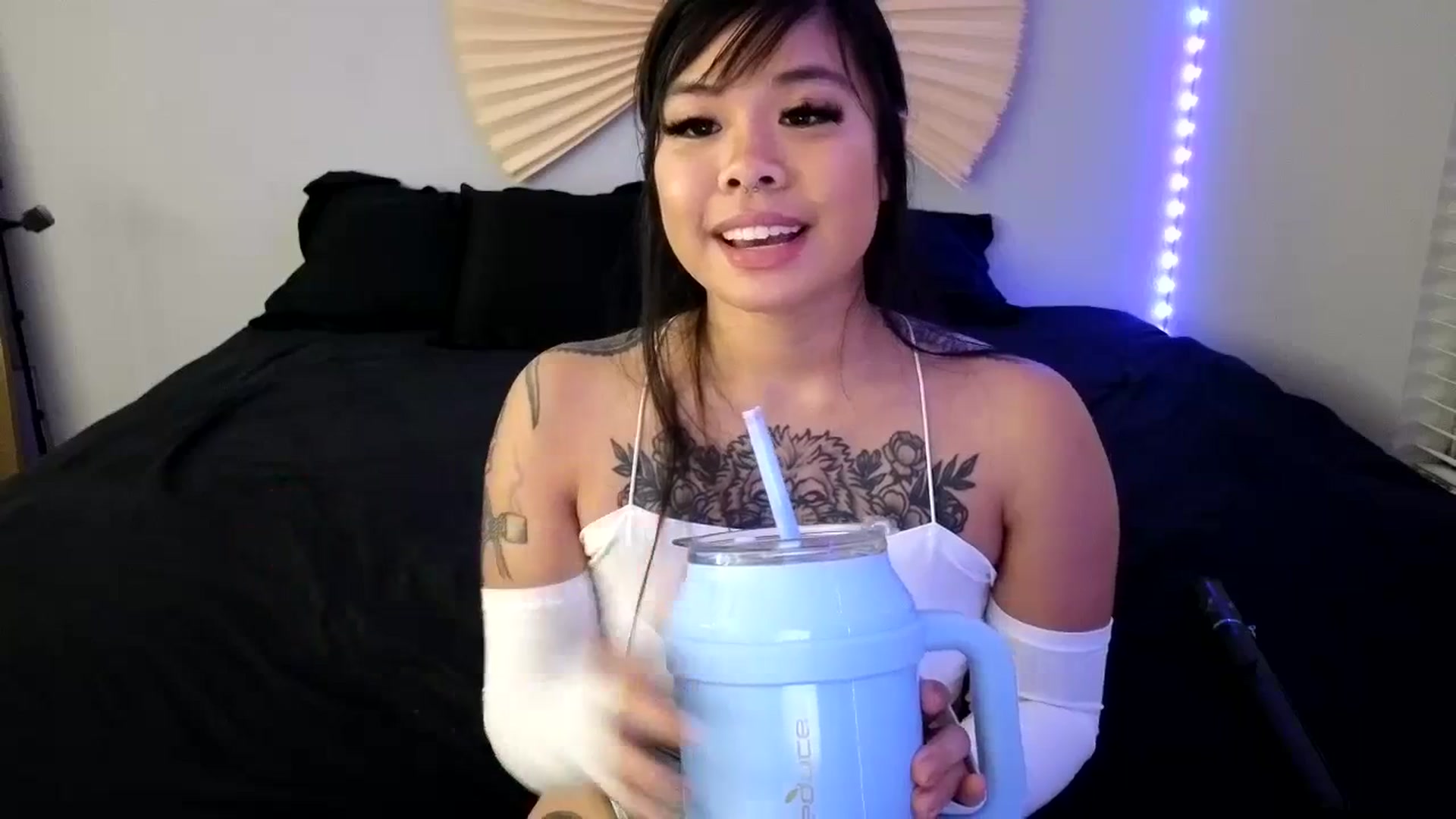 Gallery image thumbnail from dolllface's myfreecams stream on, 10/21/2023, 12:35 image 5 of 20