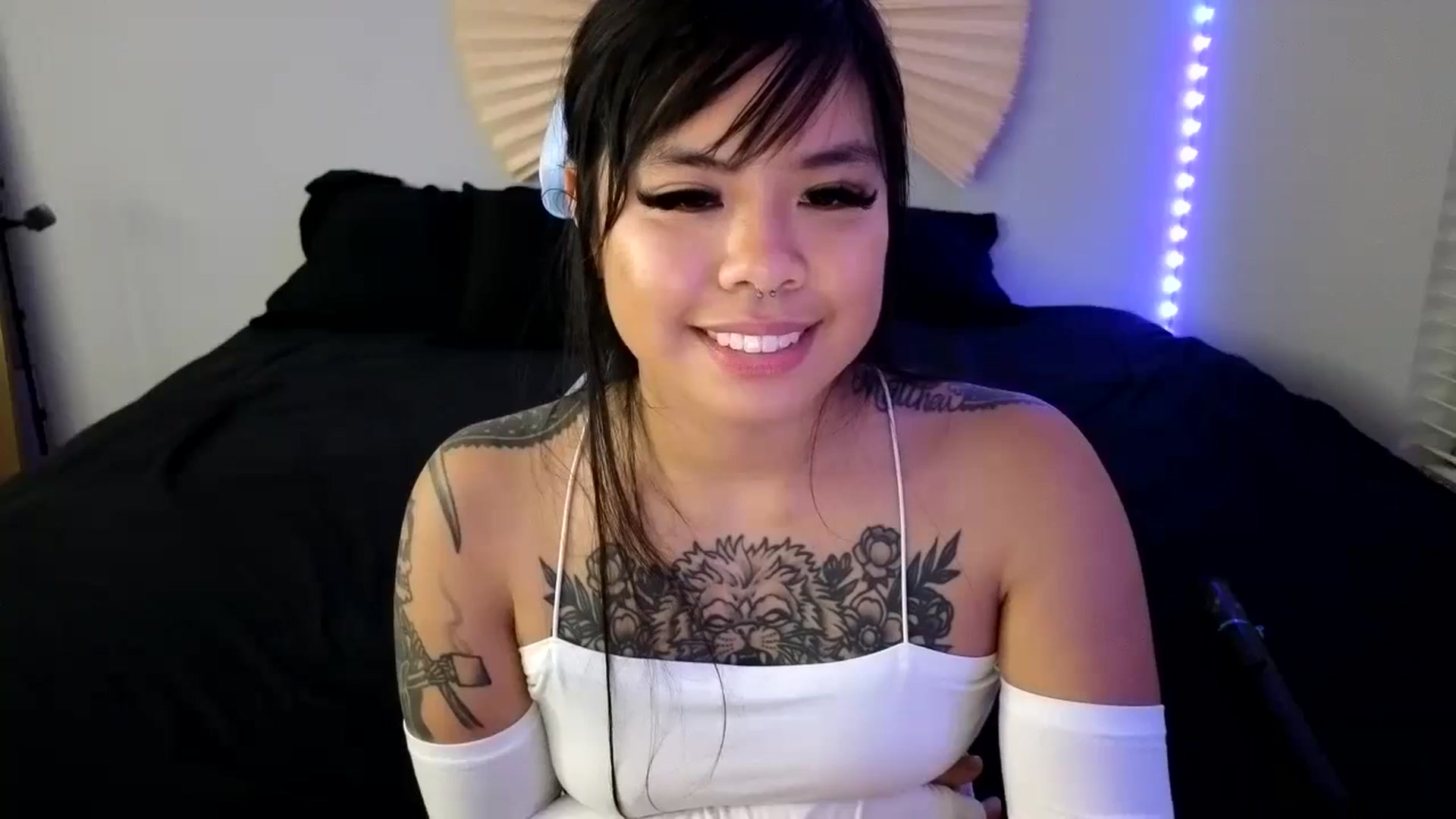 Gallery image thumbnail from dolllface's myfreecams stream on, 10/21/2023, 12:35 image 4 of 20