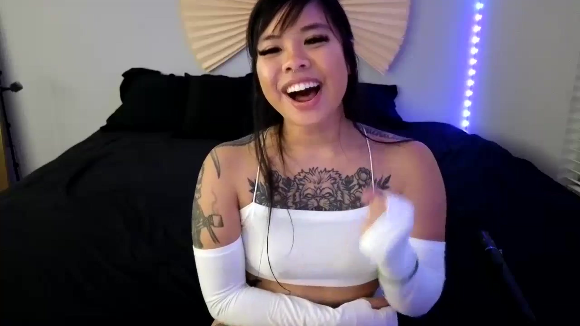 Gallery image thumbnail from dolllface's myfreecams stream on, 10/21/2023, 12:35 image 6 of 20