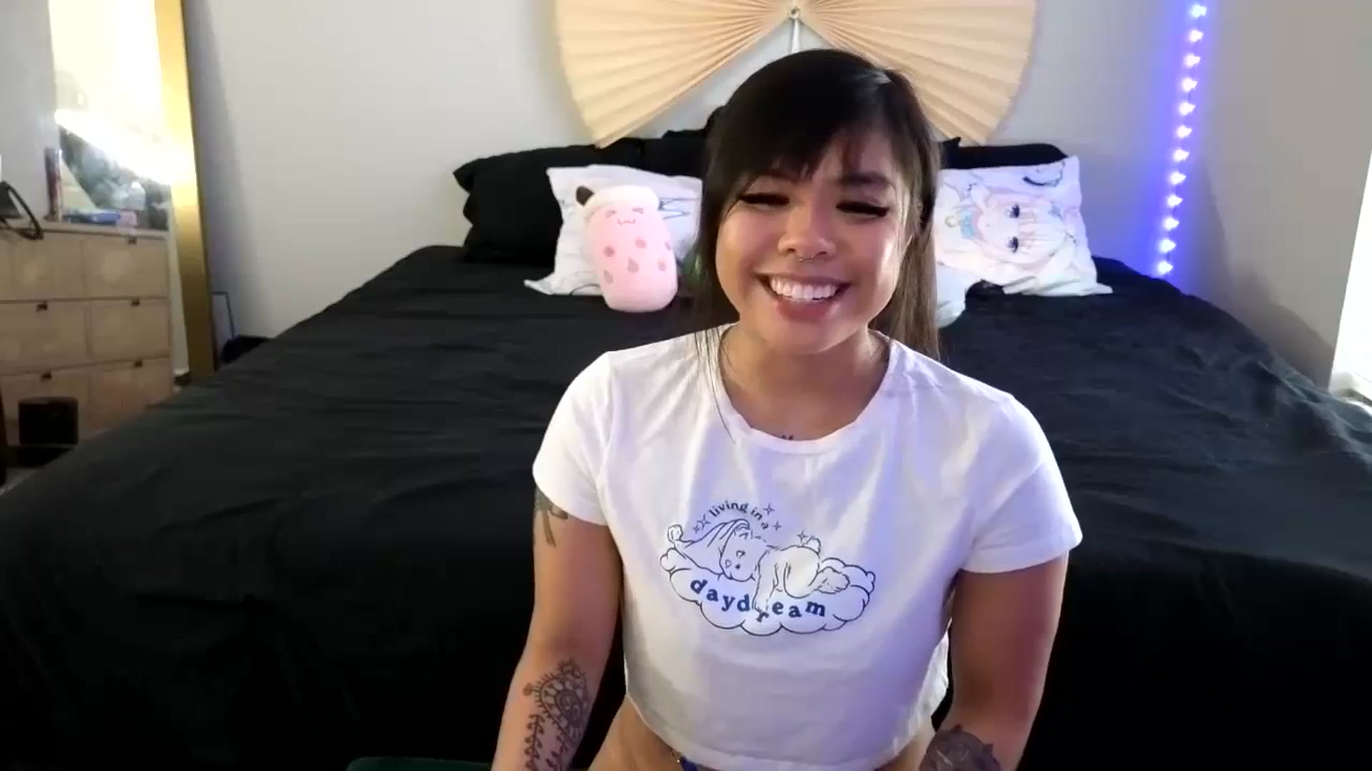 Gallery image thumbnail from dolllface's myfreecams stream on, 10/25/2023, 19:44 image 10 of 20