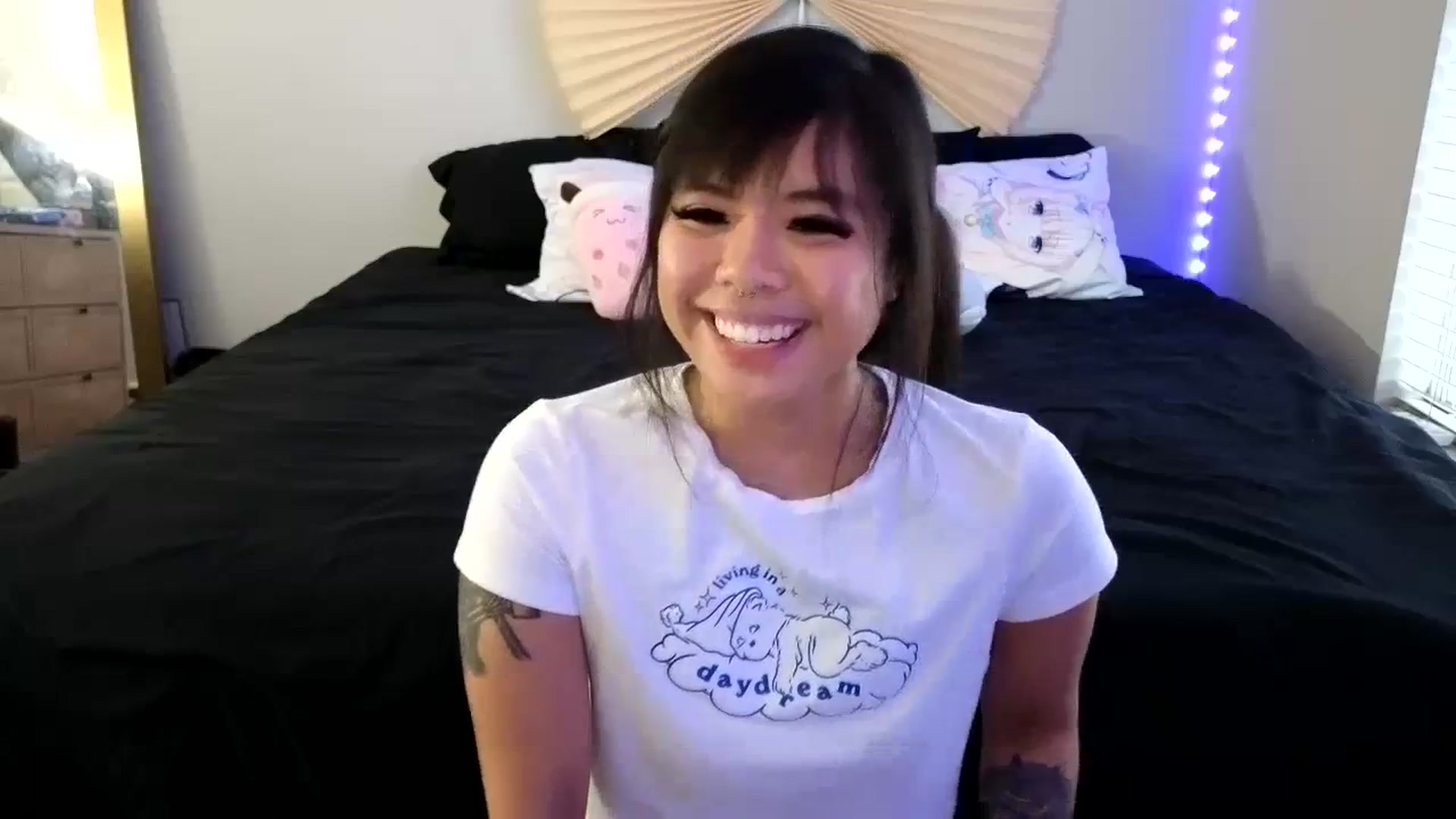 Gallery image thumbnail from dolllface's myfreecams stream on, 10/25/2023, 20:30 image 4 of 20