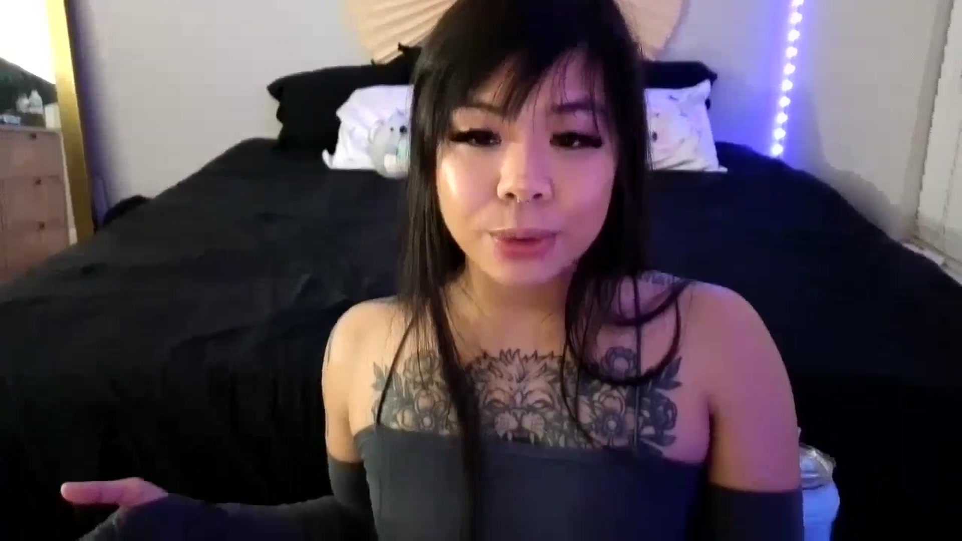 Gallery image thumbnail from dolllface's myfreecams stream on, 10/26/2023, 08:27 image 2 of 20
