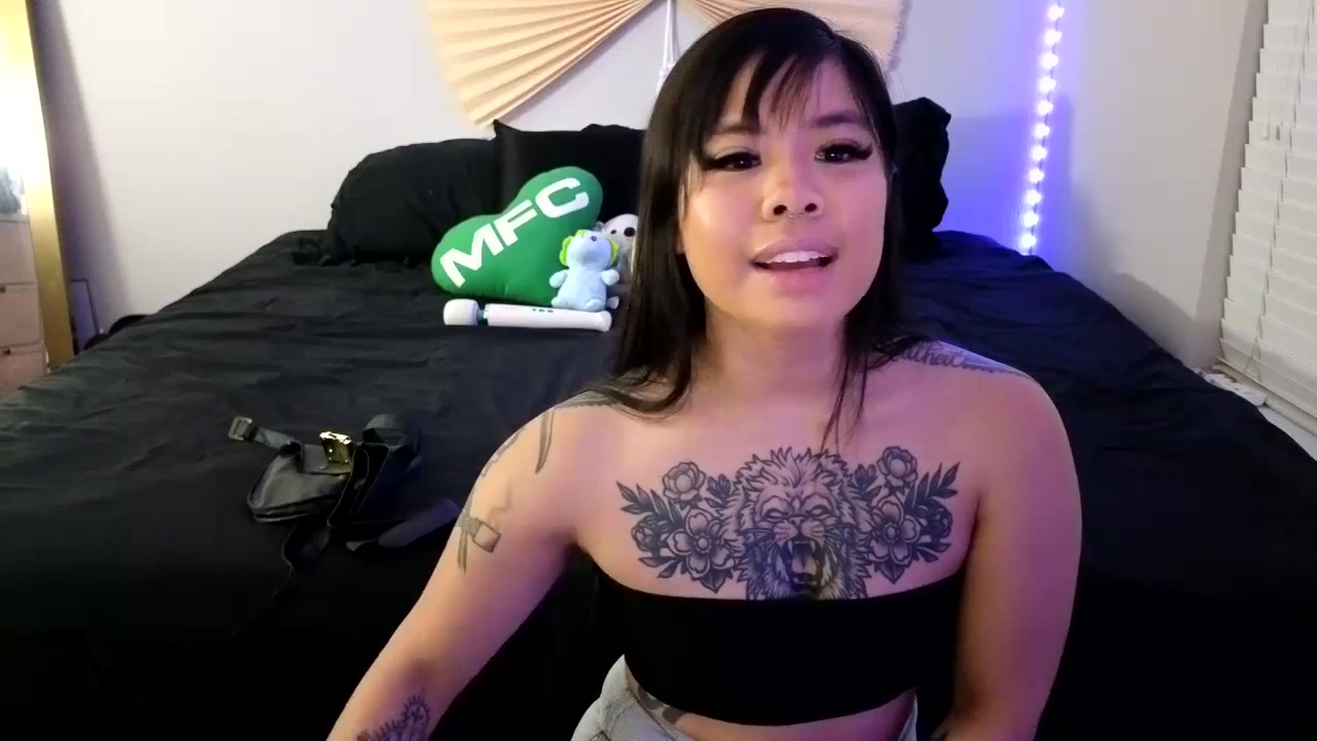 Gallery image thumbnail from dolllface's myfreecams stream on, 10/27/2023, 08:38 image 4 of 20