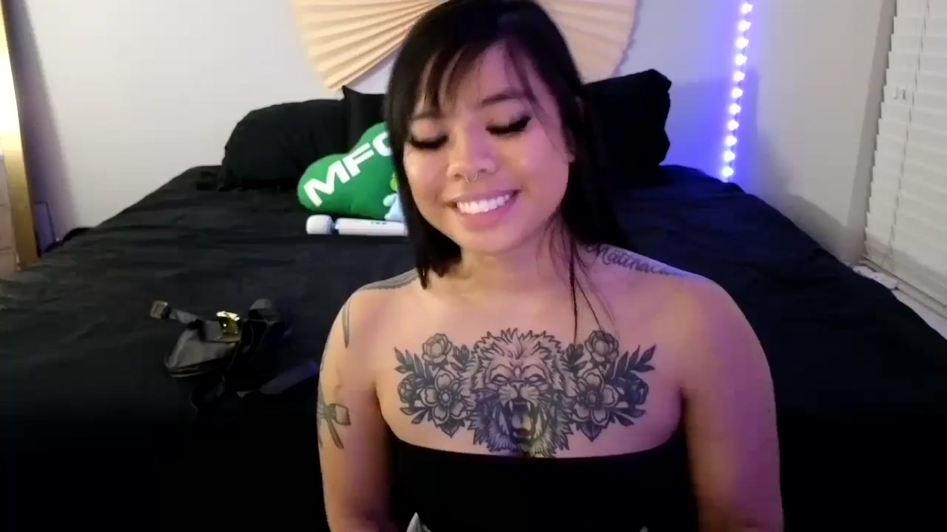 Gallery image thumbnail from dolllface's myfreecams stream on, 10/27/2023, 08:38 image 3 of 20