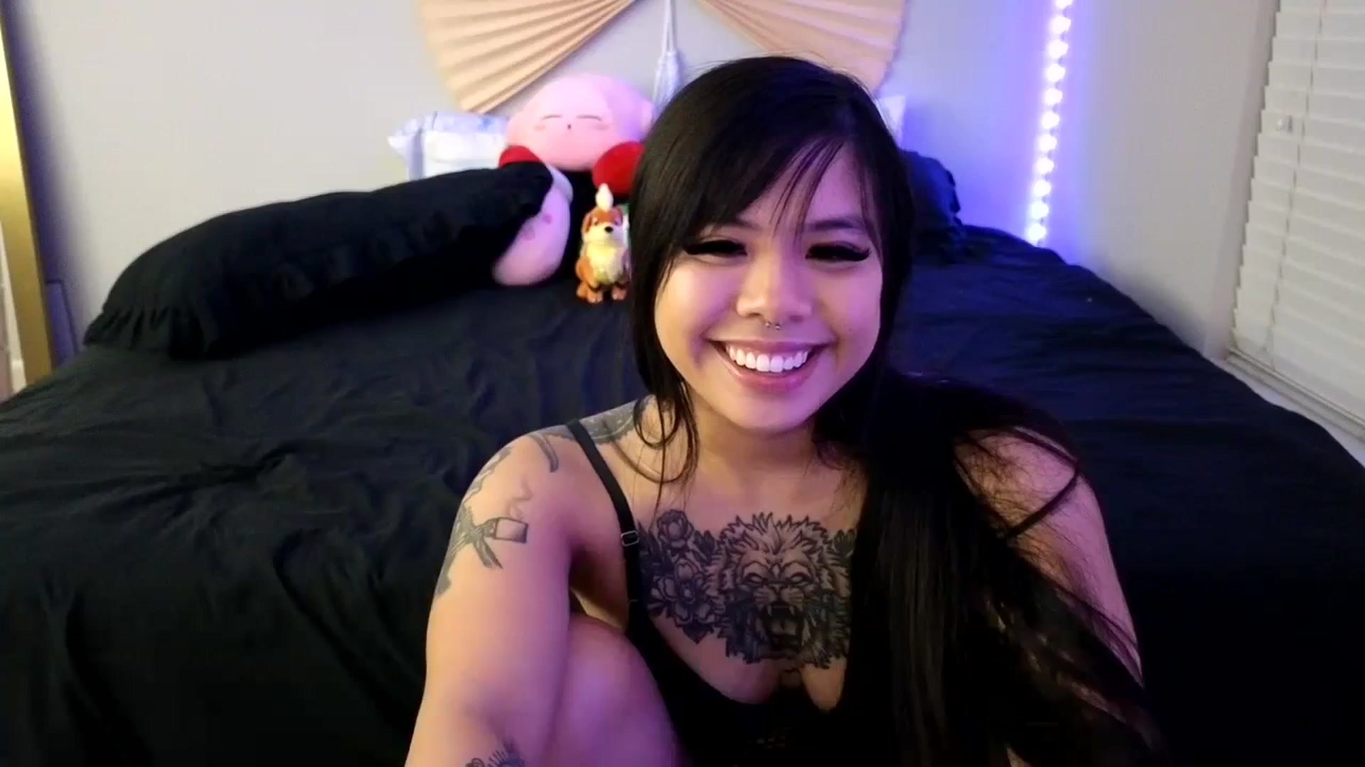 Gallery image thumbnail from dolllface's myfreecams stream on, 10/31/2023, 07:11 image 5 of 20
