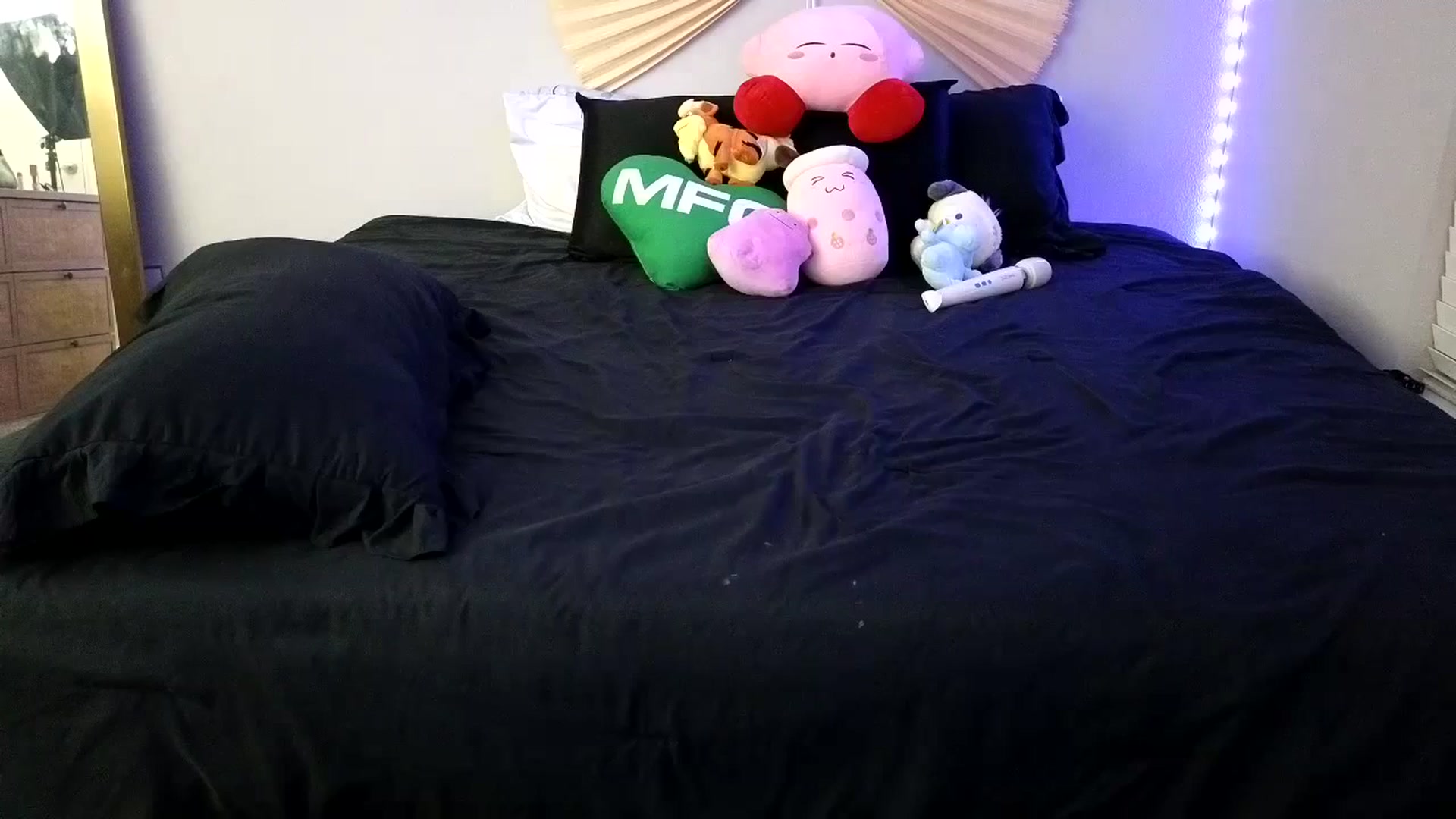 Gallery image thumbnail from dolllface's myfreecams stream on, 11/15/2023, 08:34 image 20 of 20