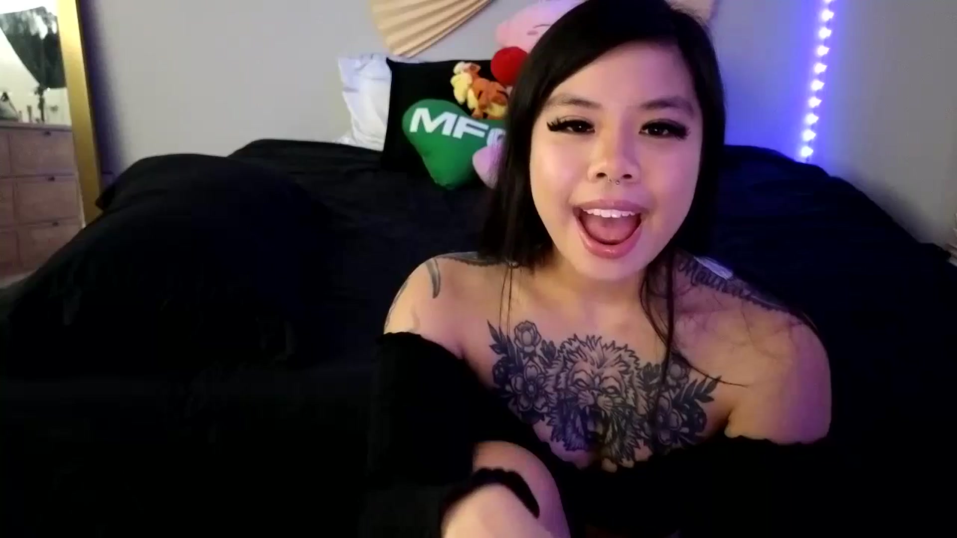 Gallery image thumbnail from dolllface's myfreecams stream on, 11/15/2023, 08:34 image 7 of 20