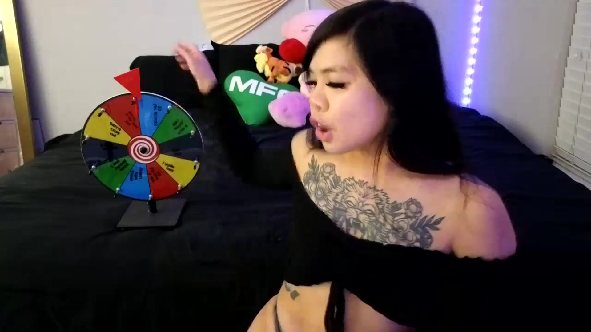 Gallery image thumbnail from dolllface's myfreecams stream on, 11/15/2023, 08:34 image 3 of 20