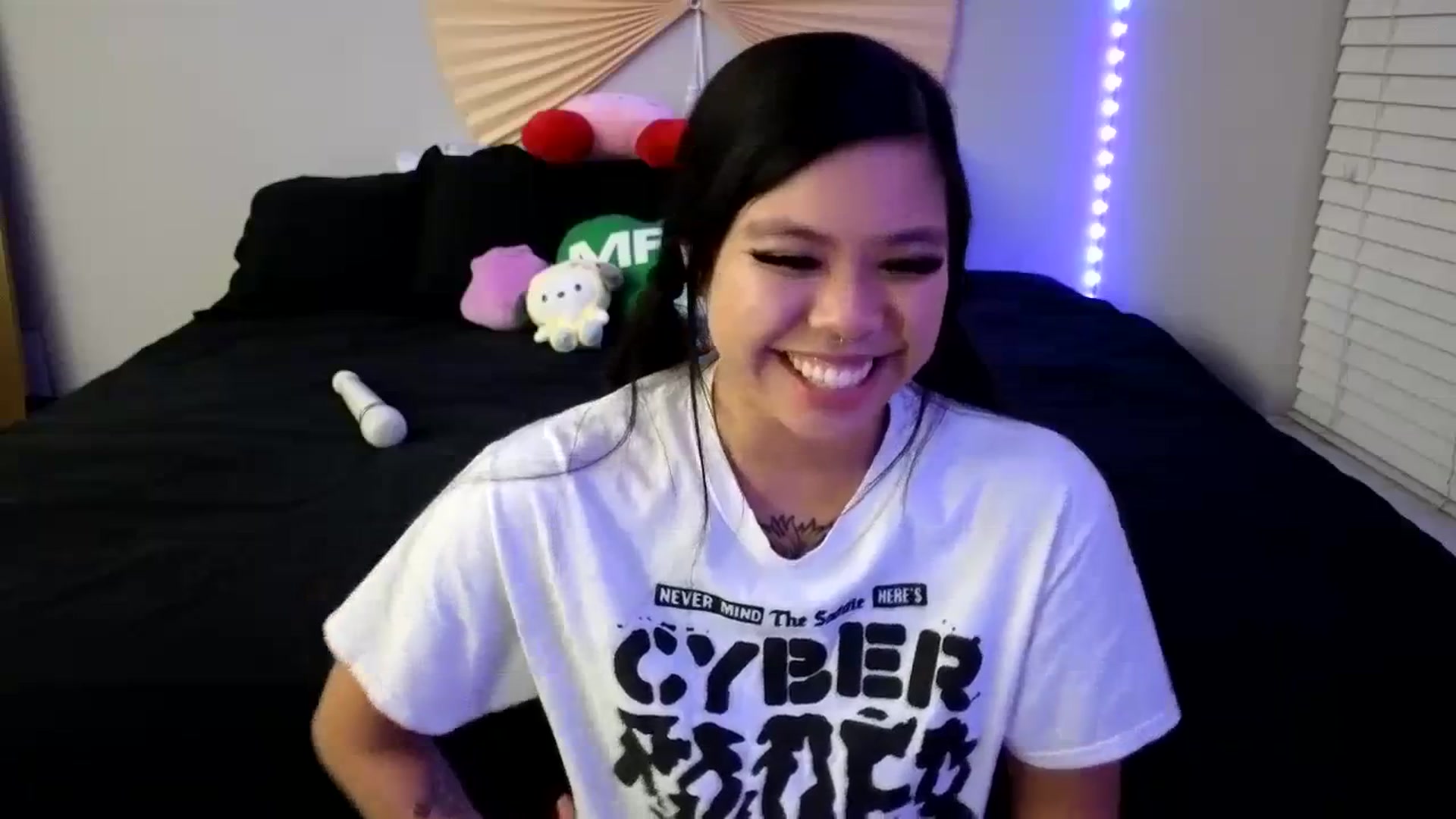 Gallery image thumbnail from dolllface's myfreecams stream on, 11/18/2023, 08:29 image 13 of 20