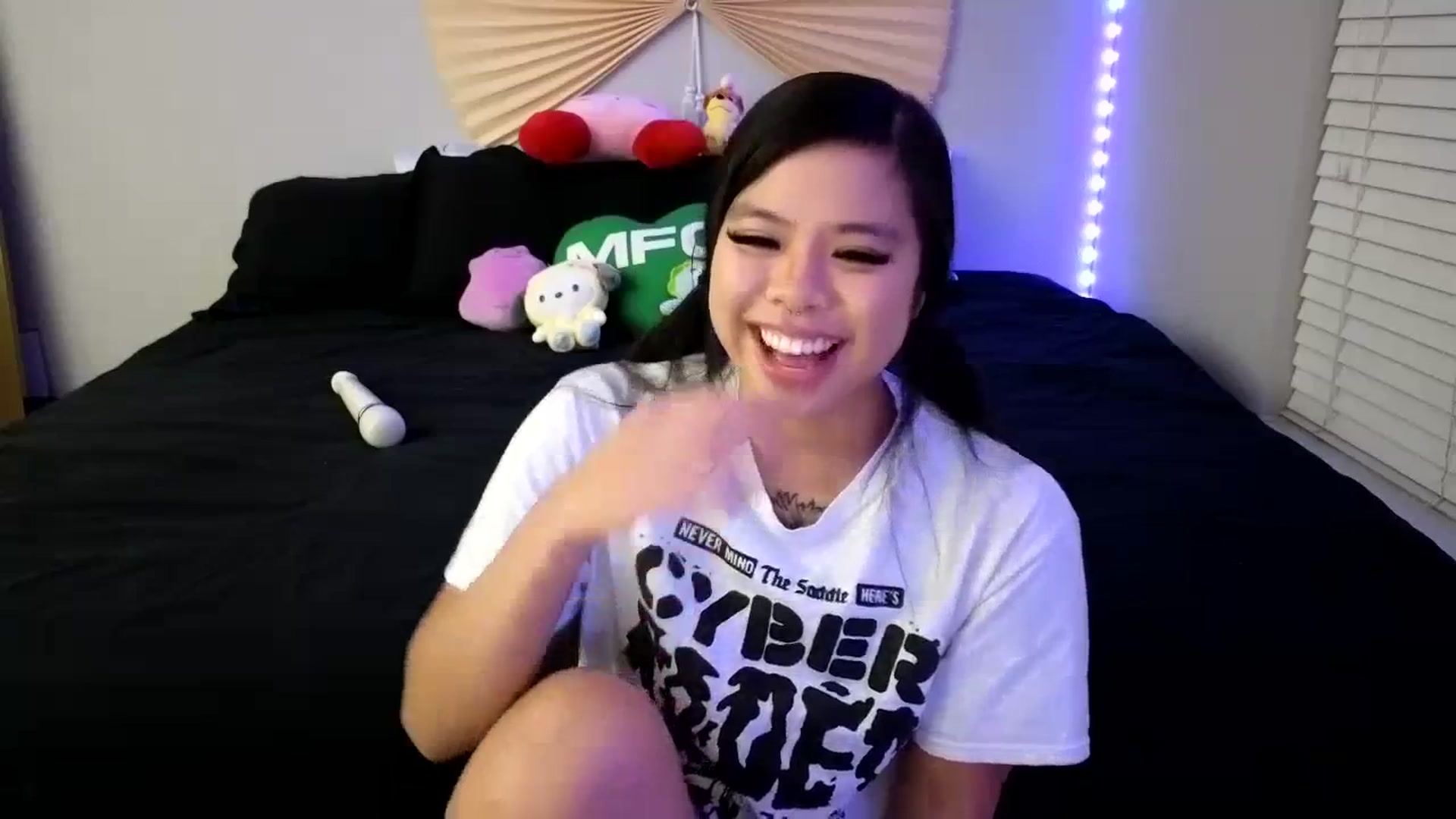 Gallery image thumbnail from dolllface's myfreecams stream on, 11/18/2023, 08:29 image 11 of 20