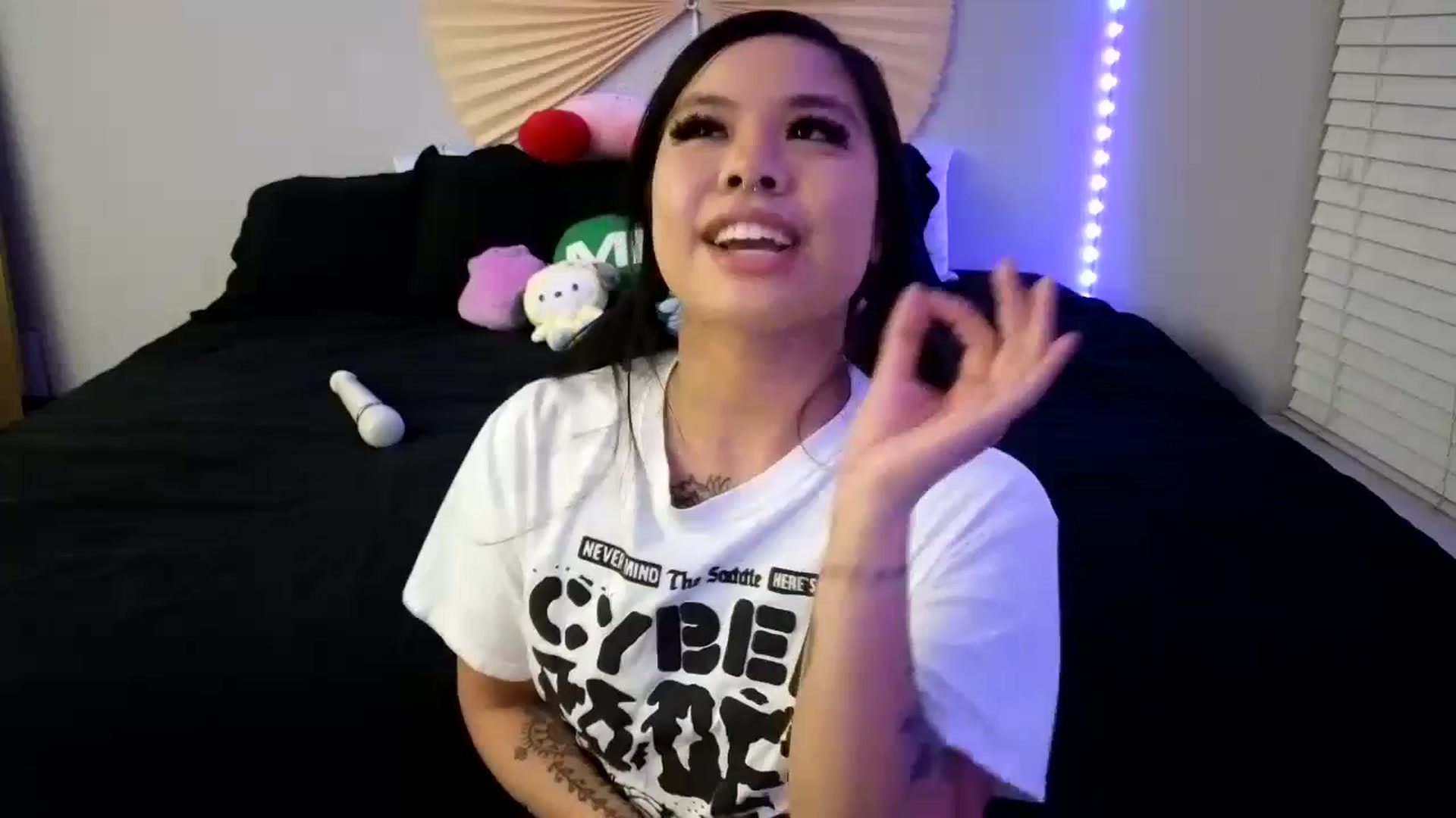 Gallery image thumbnail from dolllface's myfreecams stream on, 11/18/2023, 08:29 image 12 of 20