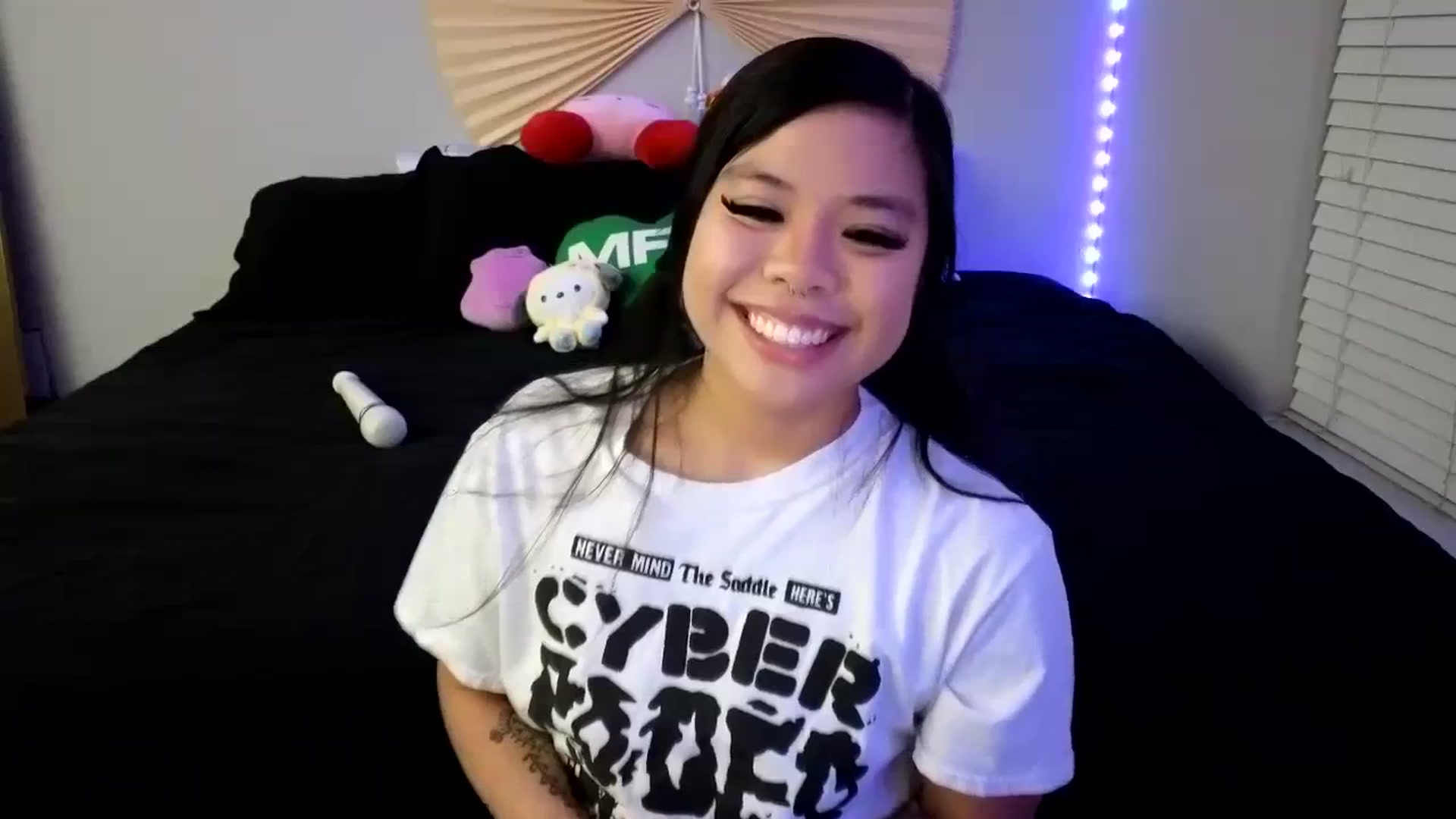 Gallery image thumbnail from dolllface's myfreecams stream on, 11/18/2023, 08:29 image 9 of 20