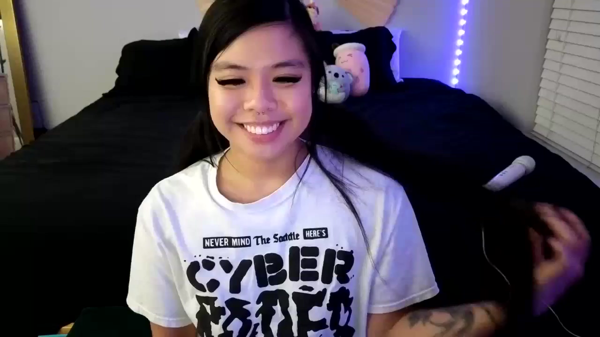 Gallery image thumbnail from dolllface's myfreecams stream on, 11/18/2023, 11:47 image 8 of 20