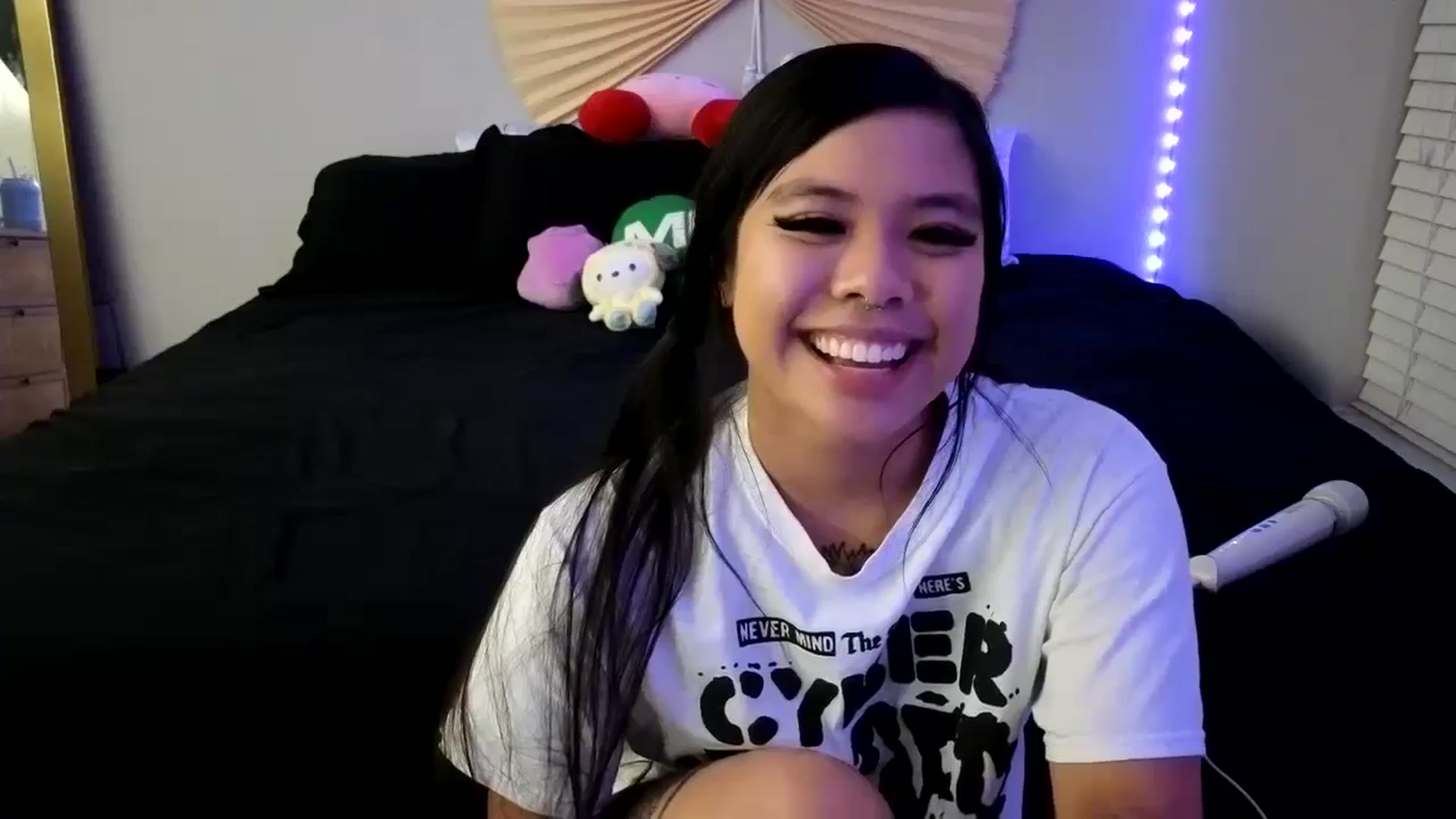Gallery image thumbnail from dolllface's myfreecams stream on, 11/18/2023, 11:47 image 6 of 20