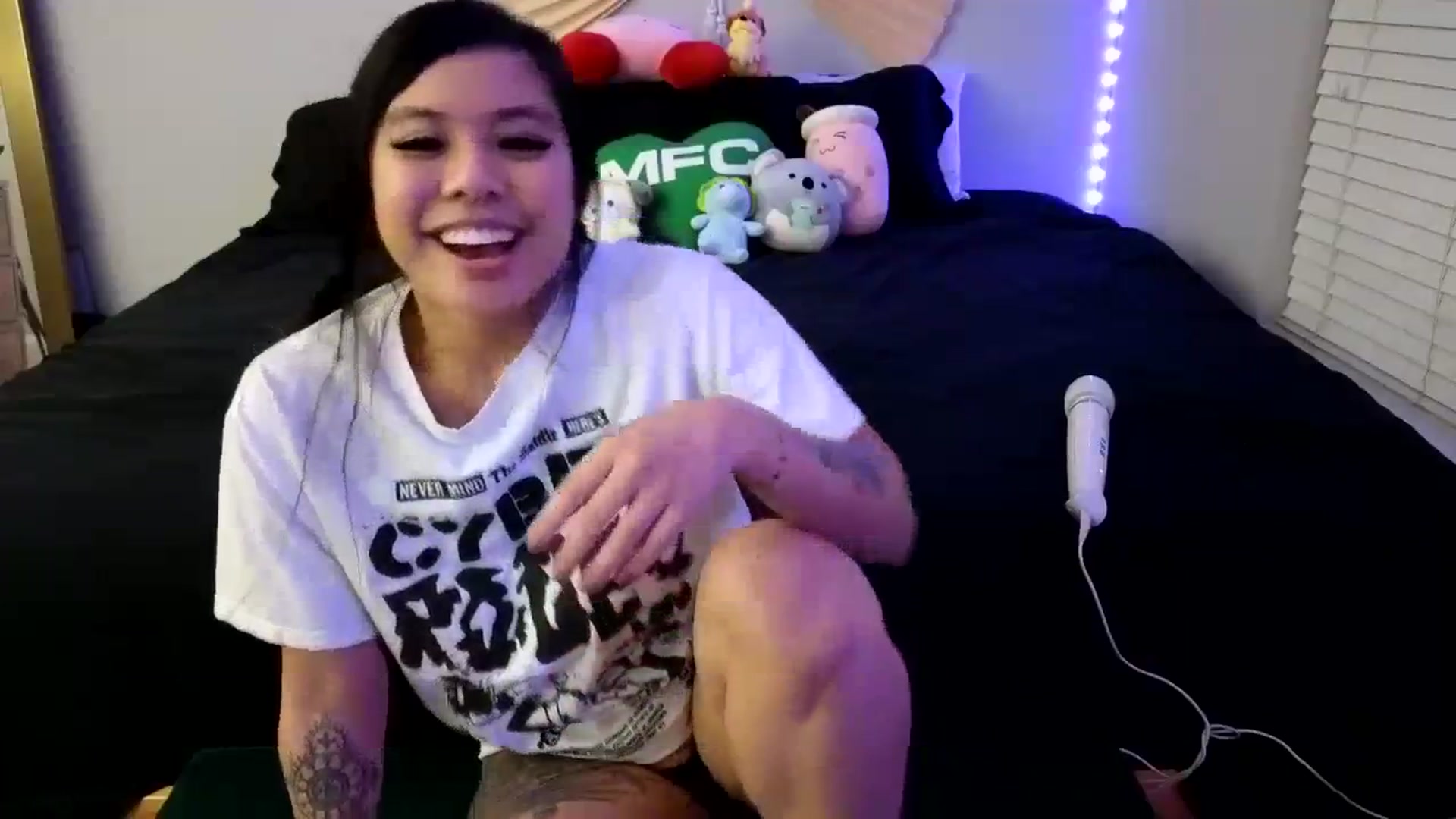 Gallery image thumbnail from dolllface's myfreecams stream on, 11/18/2023, 11:47 image 15 of 20