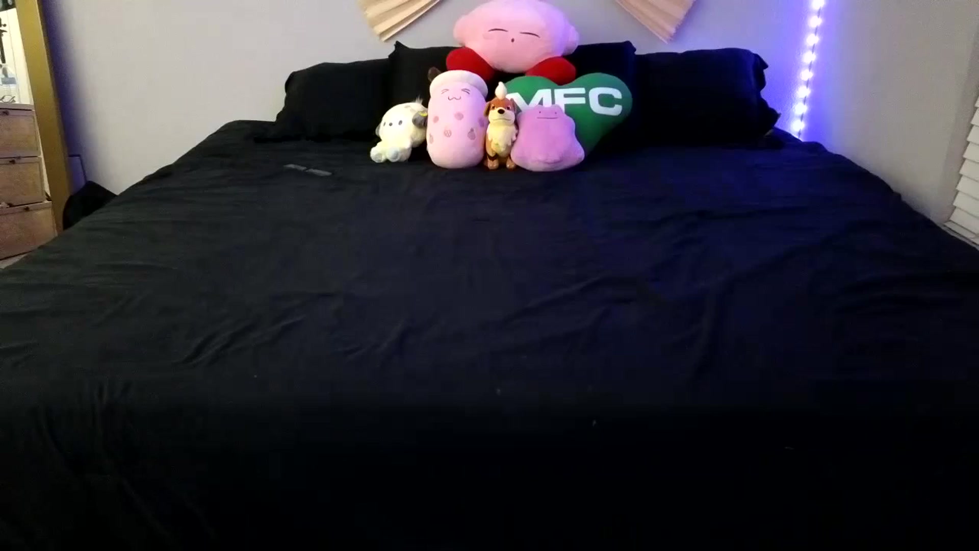 Gallery image thumbnail from dolllface's myfreecams stream on, 11/22/2023, 09:04 image 15 of 20