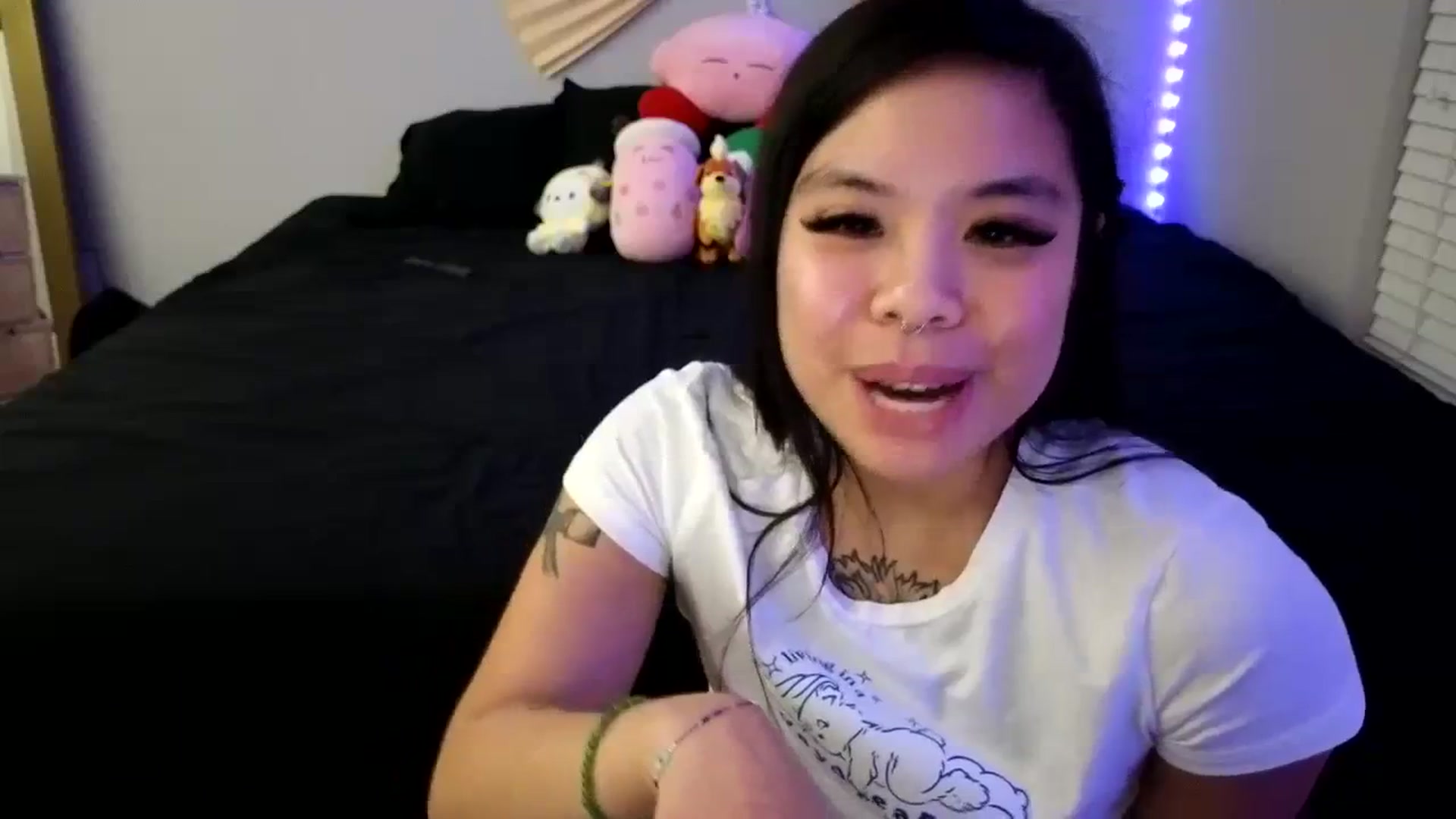 Gallery image thumbnail from dolllface's myfreecams stream on, 11/22/2023, 10:38 image 9 of 20