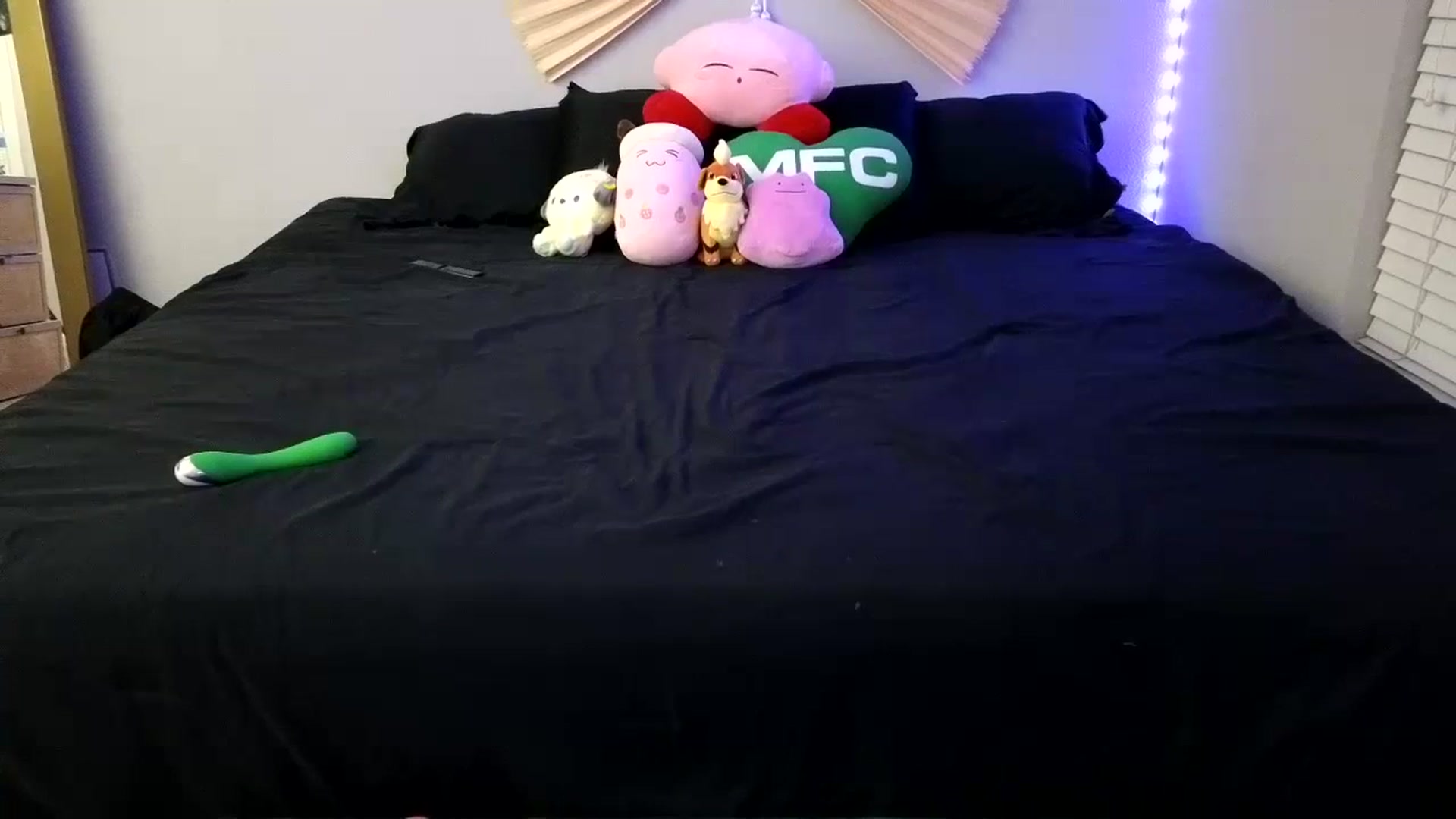 Gallery image thumbnail from dolllface's myfreecams stream on, 11/22/2023, 10:38 image 16 of 20