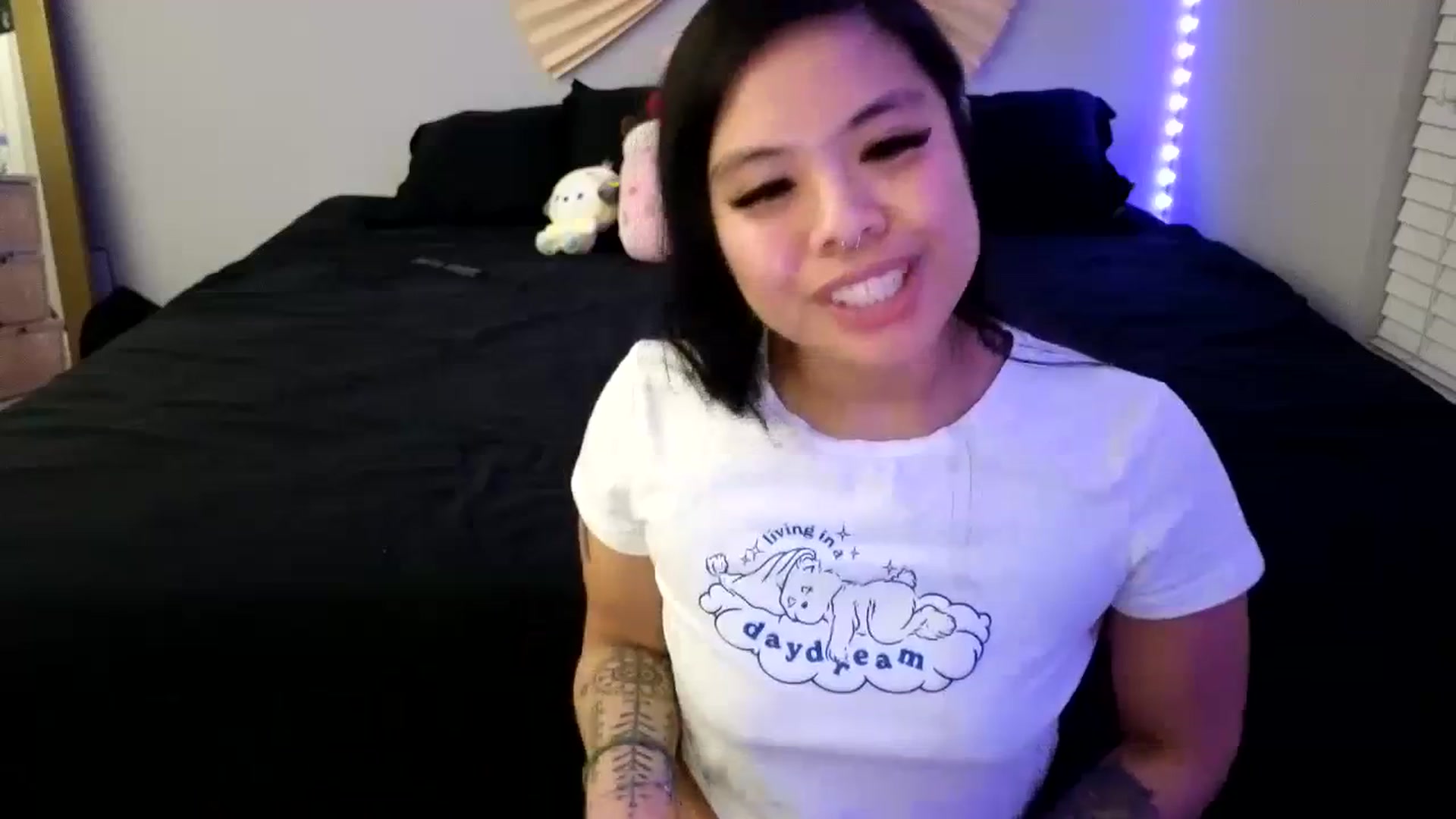 Gallery image thumbnail from dolllface's myfreecams stream on, 11/22/2023, 10:38 image 14 of 20