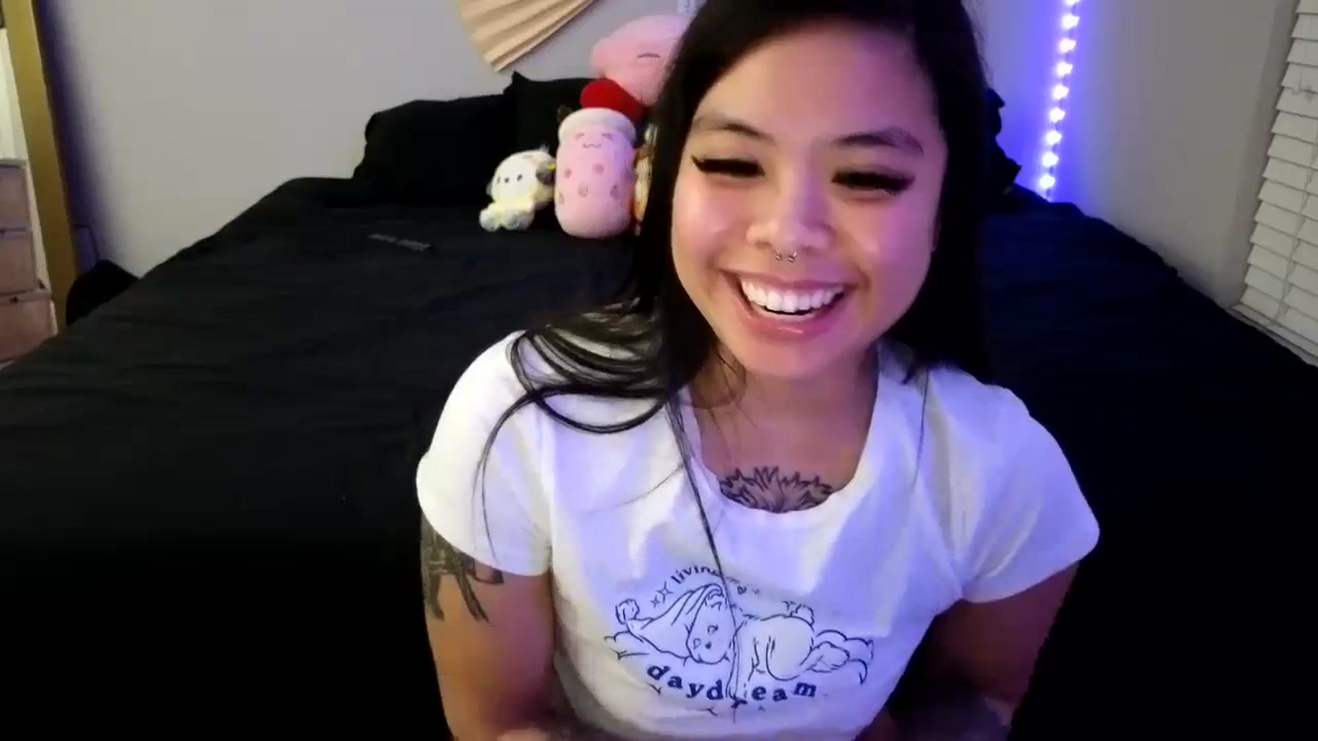 Gallery image thumbnail from dolllface's myfreecams stream on, 11/22/2023, 10:38 image 5 of 20