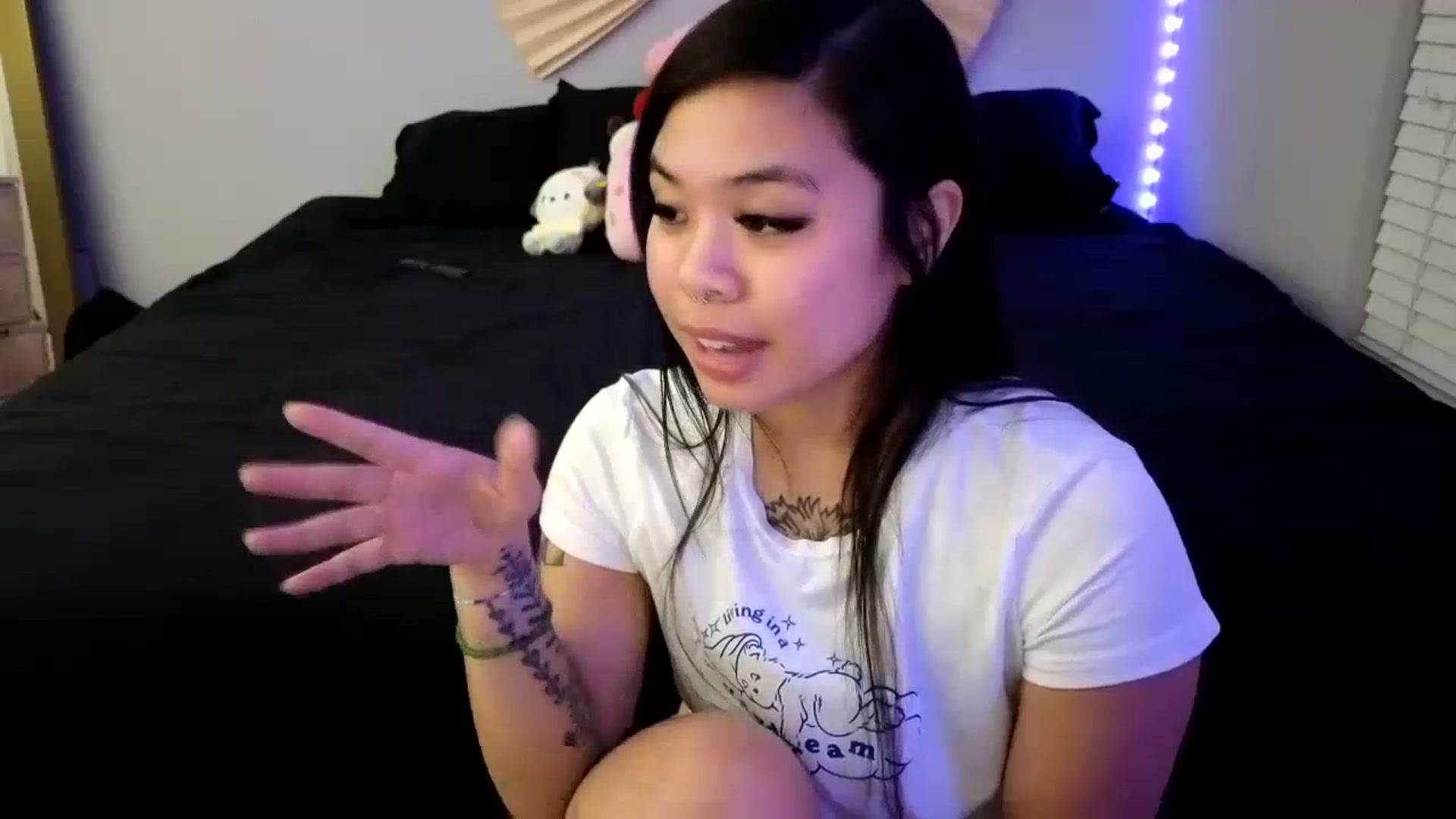 Gallery image thumbnail from dolllface's myfreecams stream on, 11/22/2023, 10:38 image 8 of 20