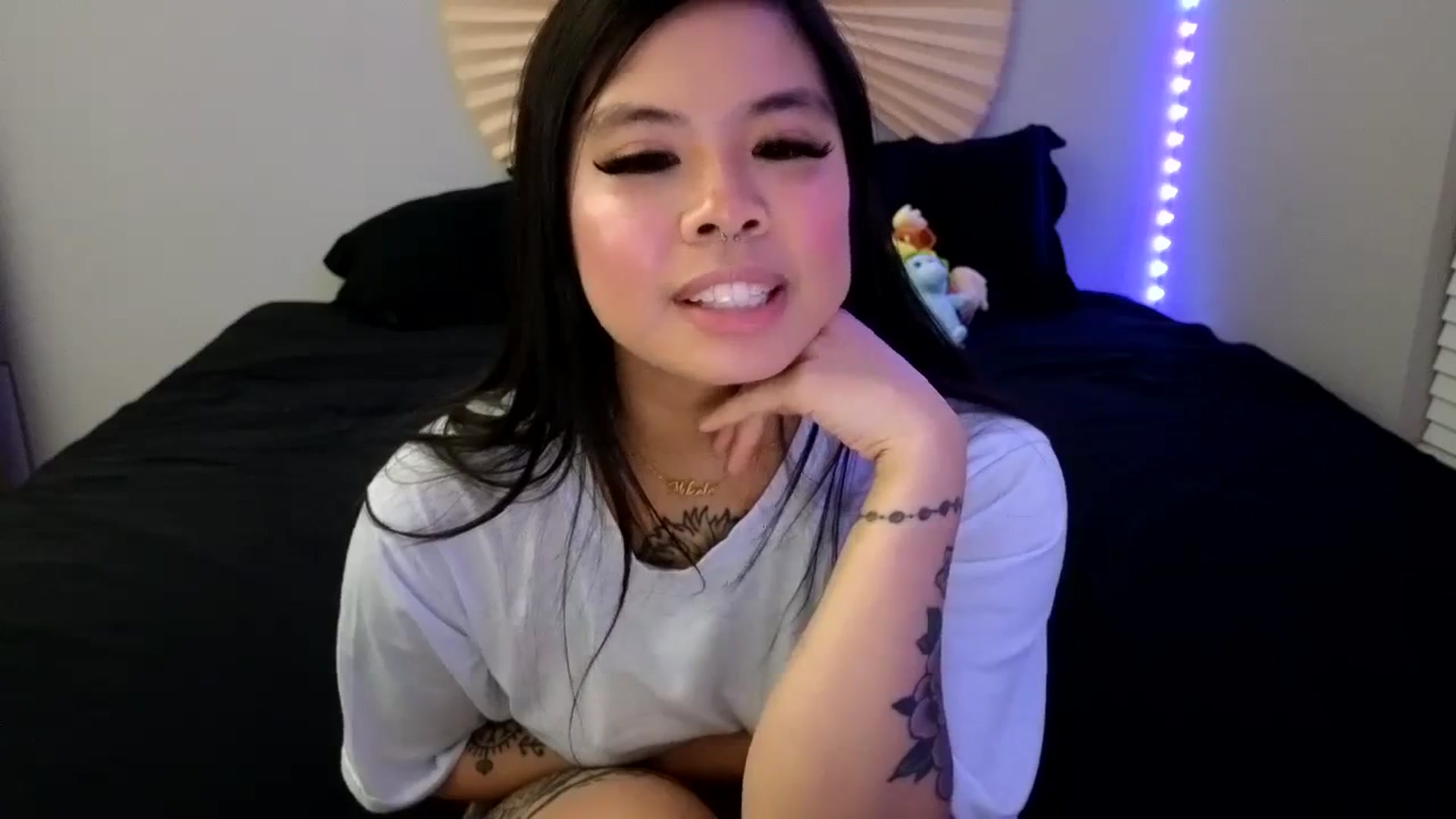 Gallery image thumbnail from dolllface's myfreecams stream on, 11/24/2023, 09:31 image 12 of 20