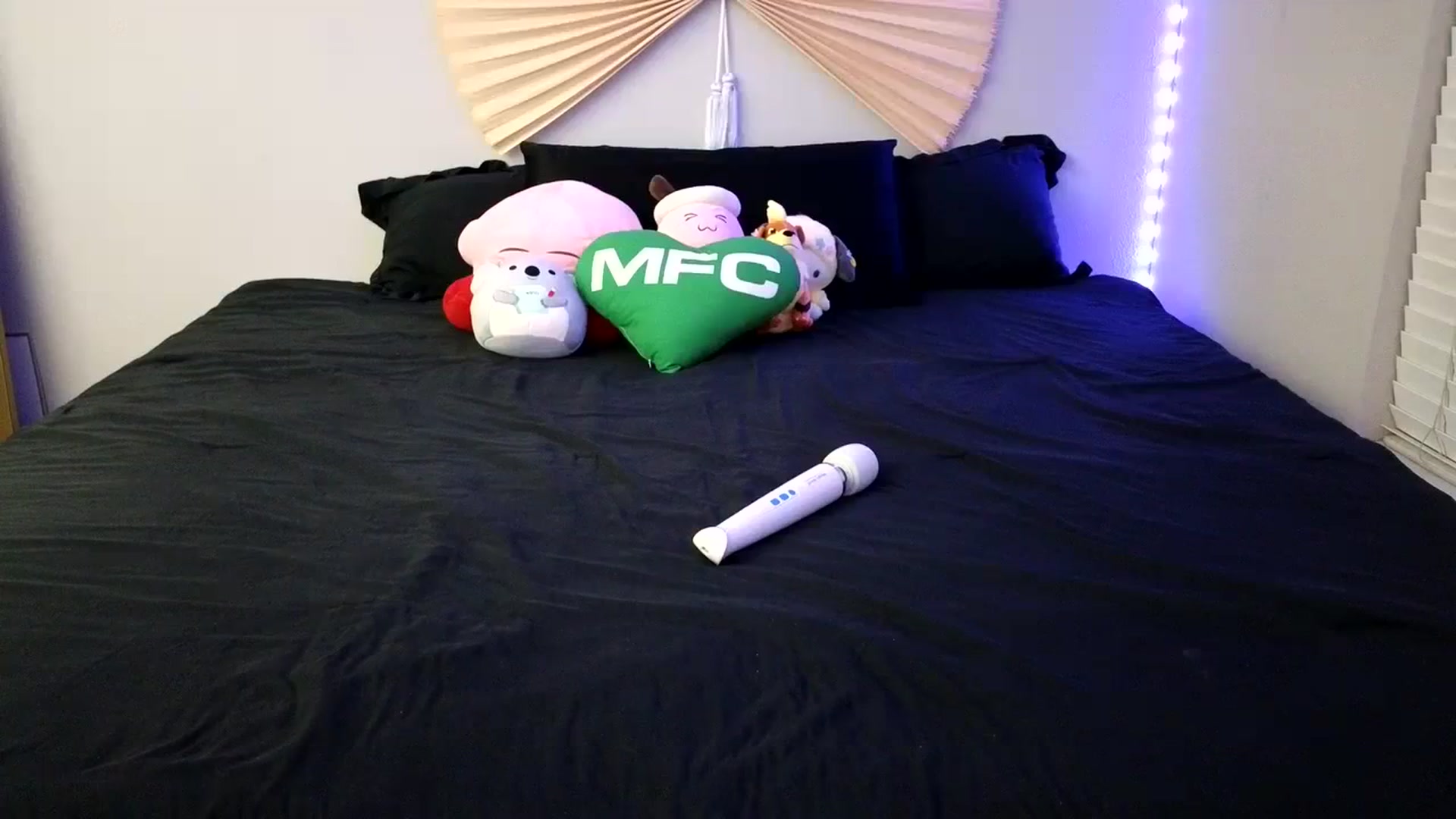 Gallery image thumbnail from dolllface's myfreecams stream on, 12/01/2023, 09:13 image 7 of 20
