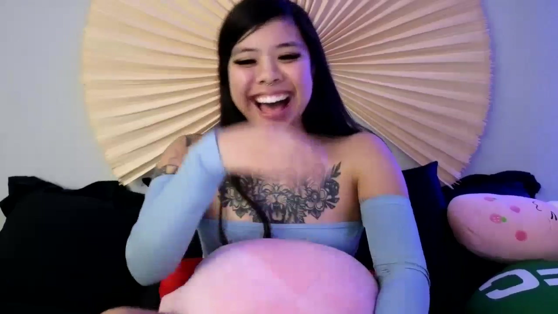 Gallery image thumbnail from dolllface's myfreecams stream on, 12/04/2023, 11:47 image 4 of 20