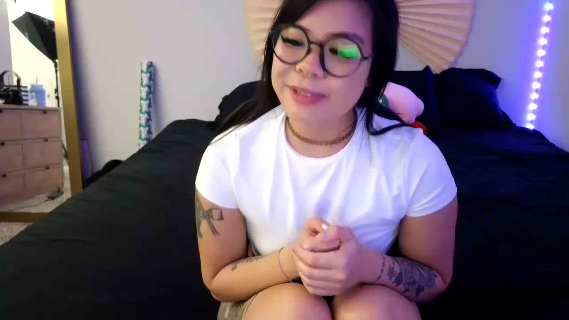 Gallery image thumbnail from dolllface's myfreecams stream on, 12/13/2023, 10:38 image 4 of 20