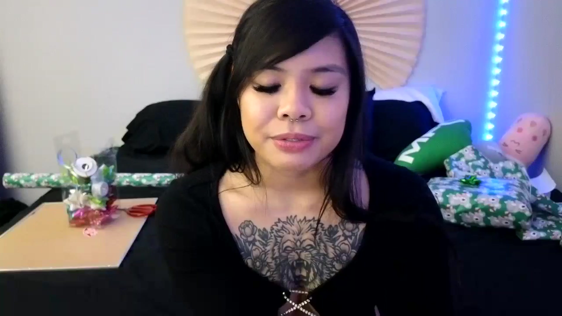 Gallery image thumbnail from dolllface's myfreecams stream on, 12/16/2023, 11:33 image 2 of 20