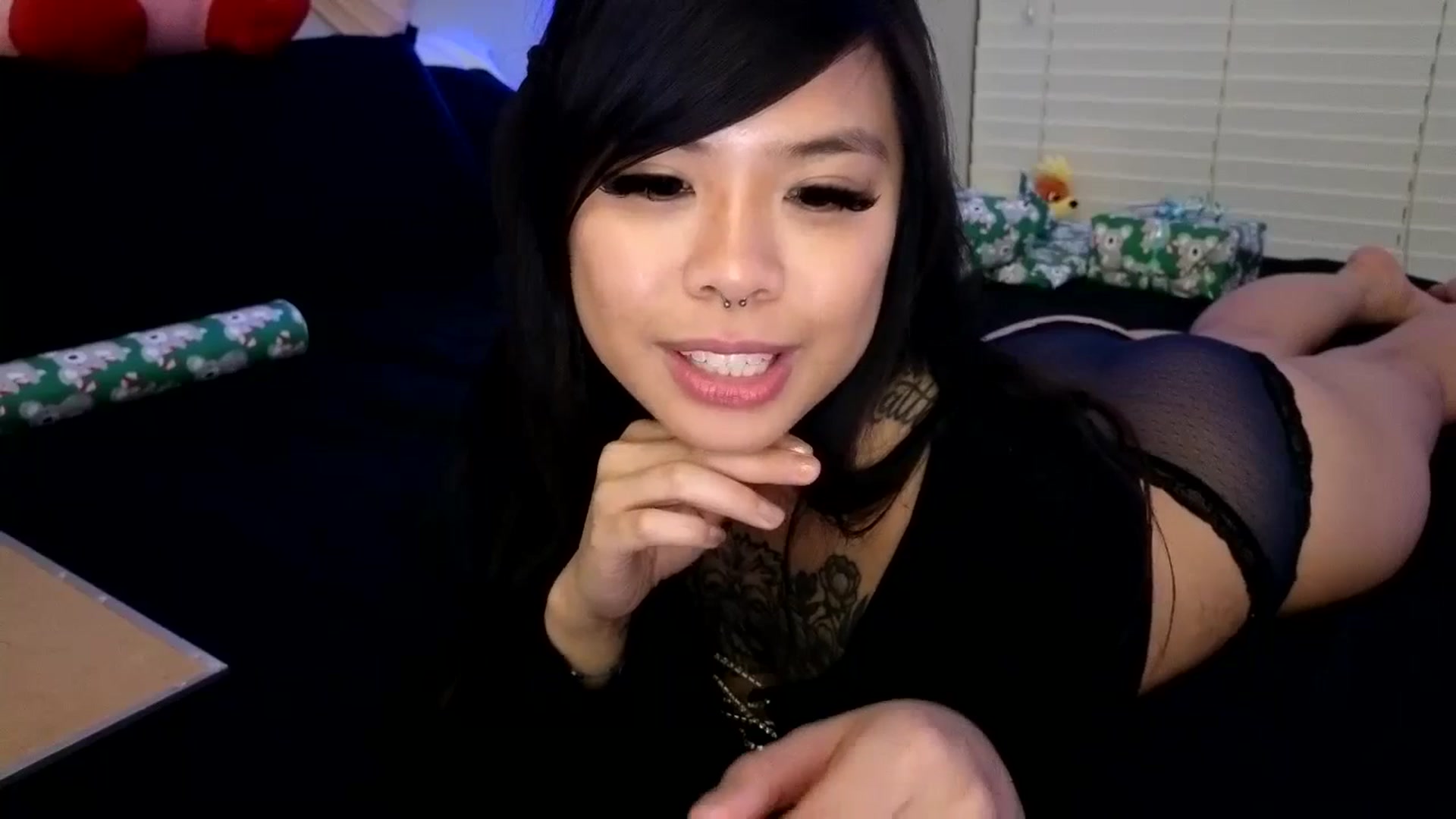 Gallery image thumbnail from dolllface's myfreecams stream on, 12/16/2023, 11:33 image 4 of 20