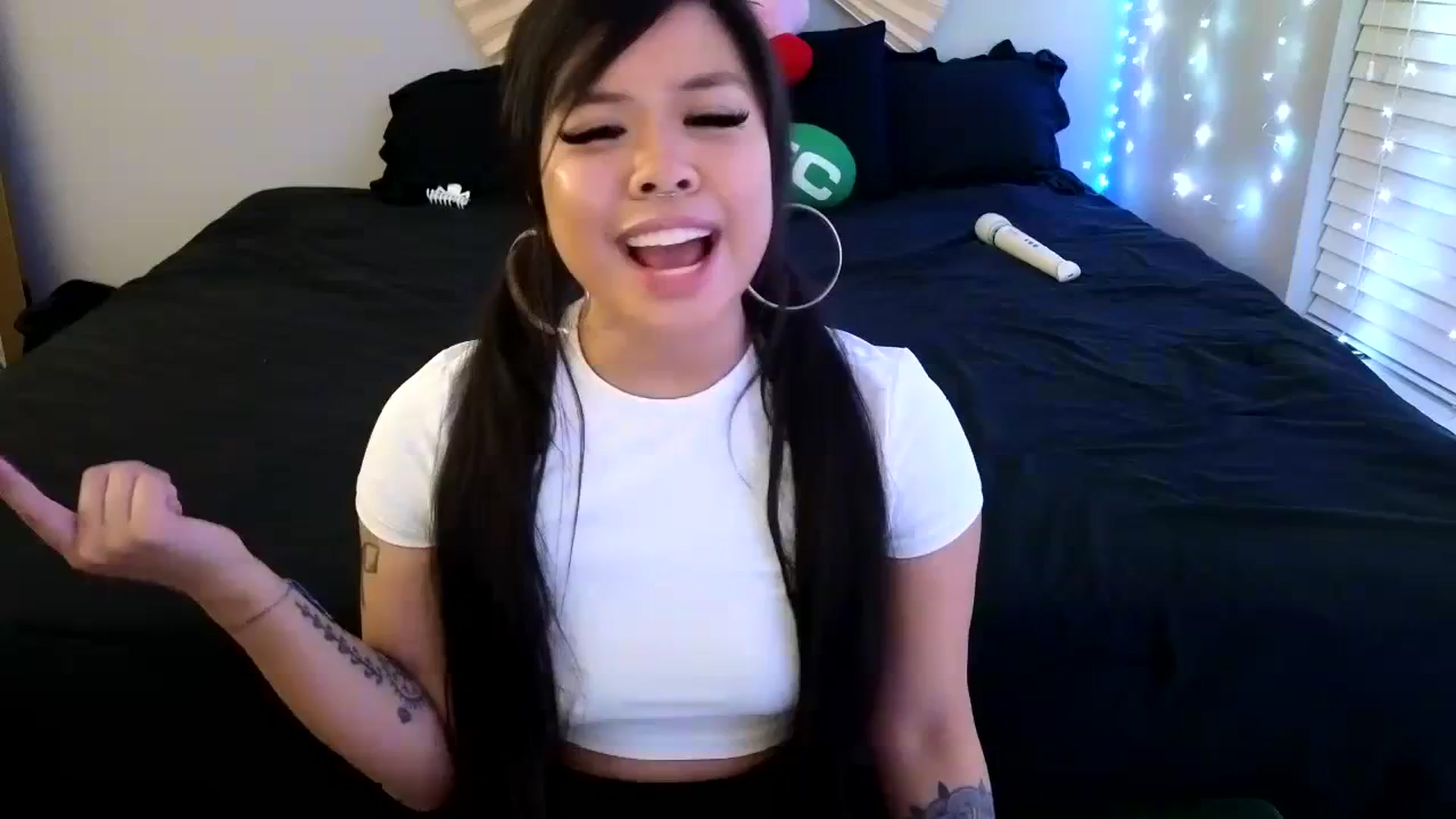 Gallery image thumbnail from dolllface's myfreecams stream on, 12/31/2023, 08:40 image 13 of 20