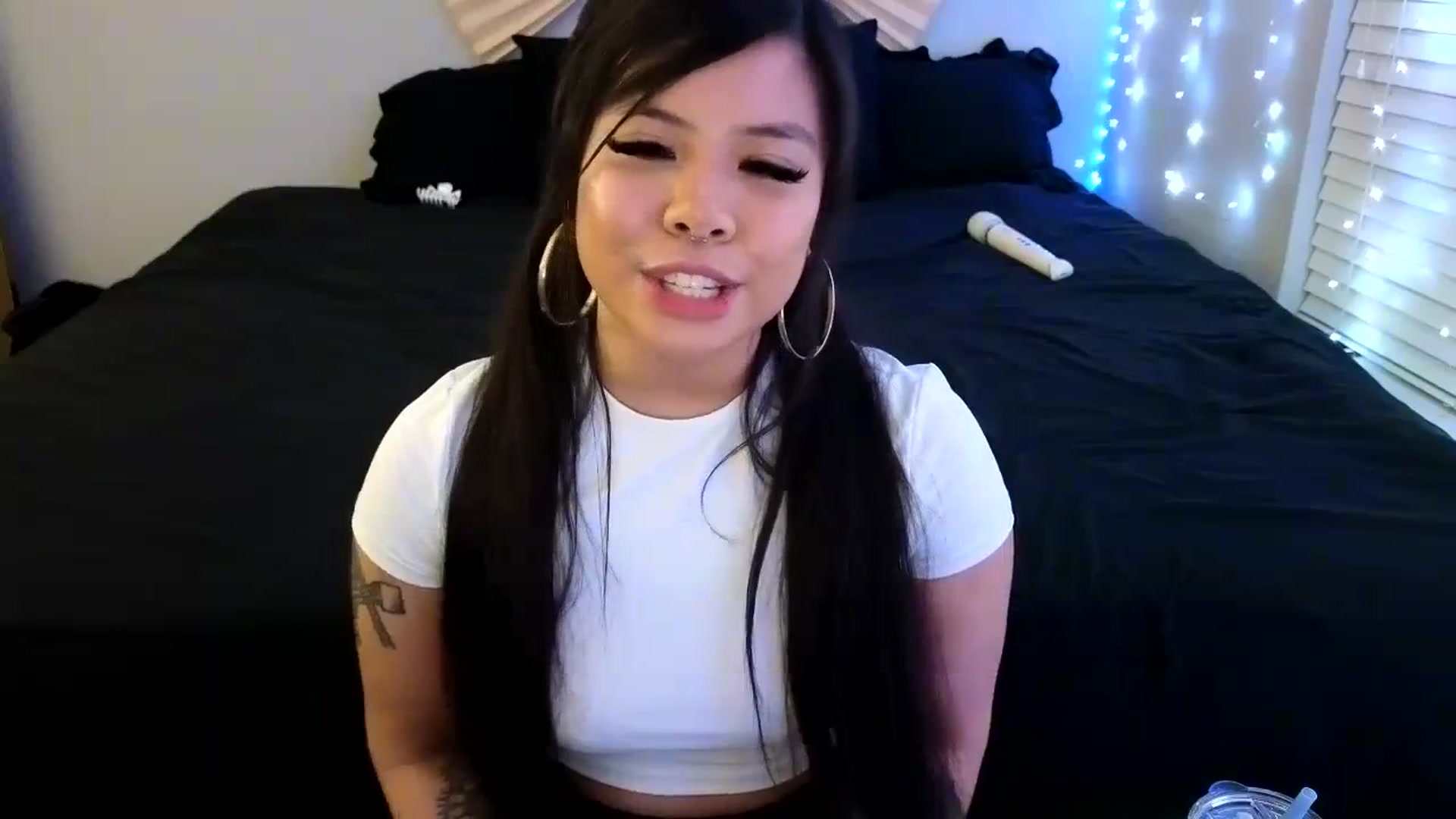 Gallery image thumbnail from dolllface's myfreecams stream on, 12/31/2023, 08:40 image 6 of 20
