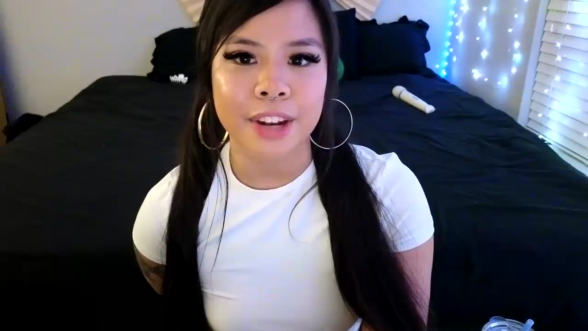 Gallery image thumbnail from dolllface's myfreecams stream on, 12/31/2023, 08:40 image 2 of 20