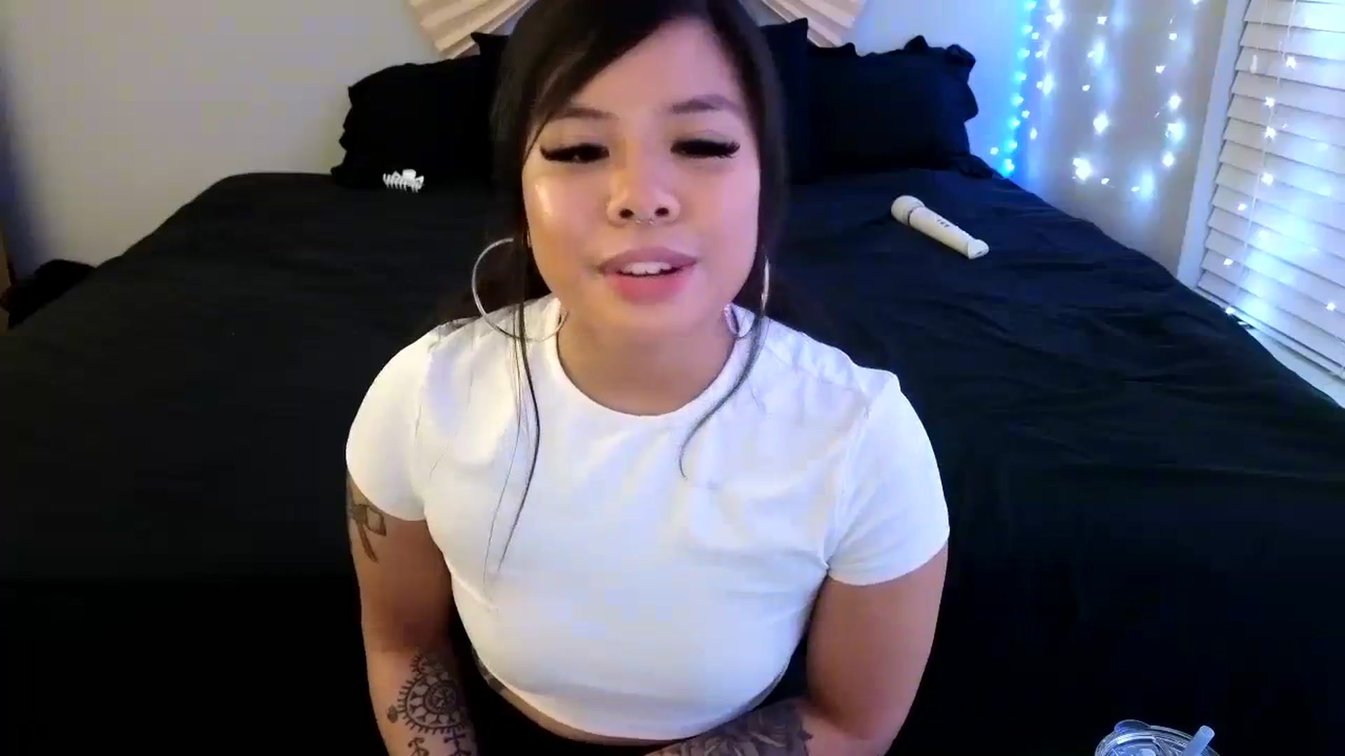 Gallery image thumbnail from dolllface's myfreecams stream on, 12/31/2023, 08:40 image 12 of 20