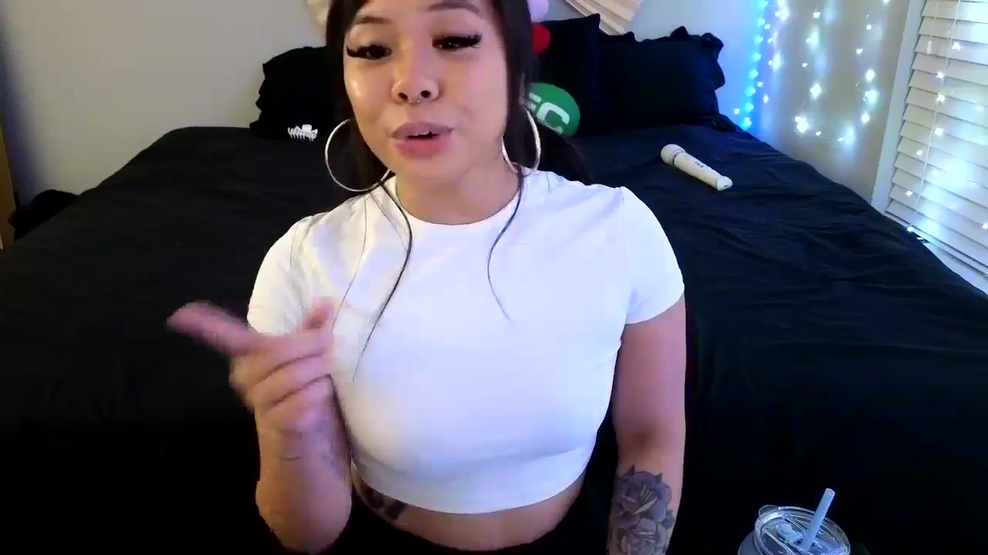 Gallery image thumbnail from dolllface's myfreecams stream on, 12/31/2023, 08:40 image 20 of 20