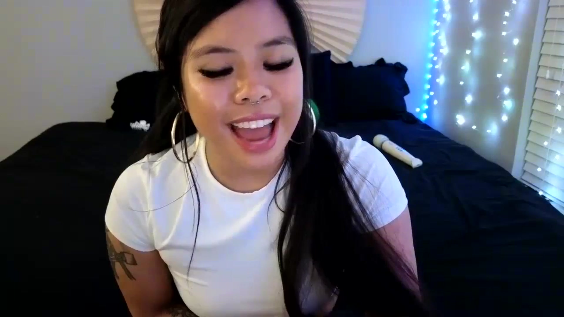 Gallery image thumbnail from dolllface's myfreecams stream on, 12/31/2023, 12:57 image 5 of 20