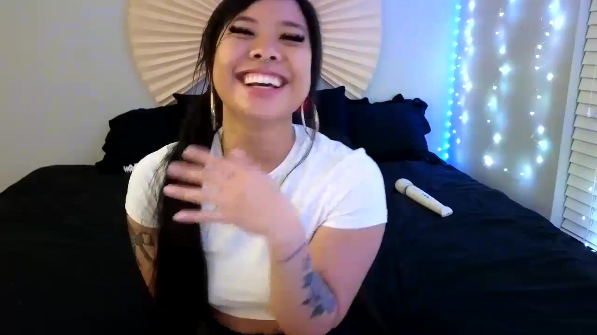 Gallery image thumbnail from dolllface's myfreecams stream on, 12/31/2023, 12:57 image 8 of 20