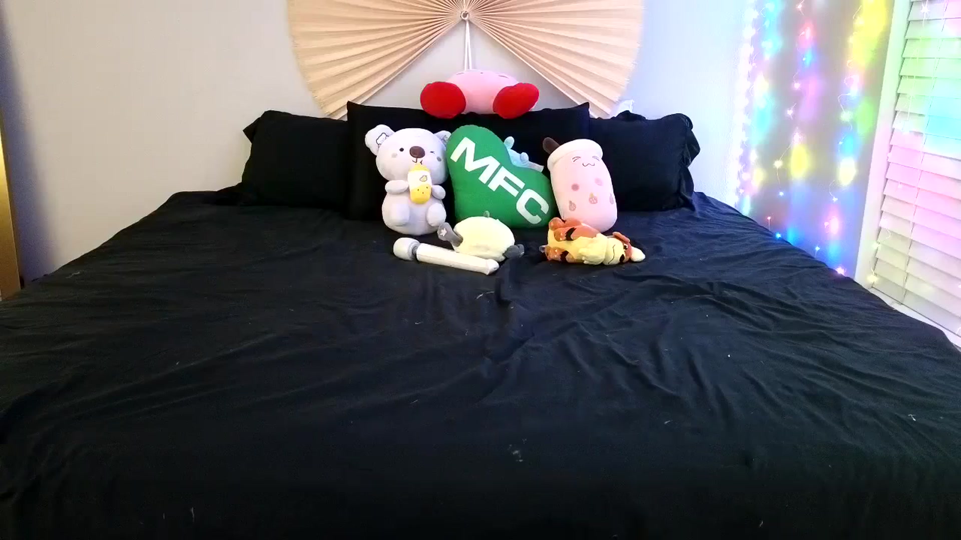 Gallery image thumbnail from dolllface's myfreecams stream on, 02/17/2024, 12:03 image 12 of 20