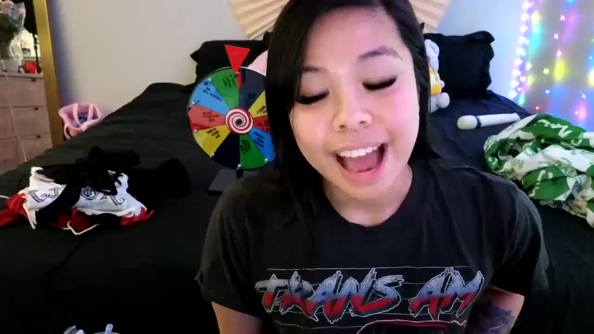 Gallery image thumbnail from dolllface's myfreecams stream on, 02/21/2024, 10:43 image 14 of 20